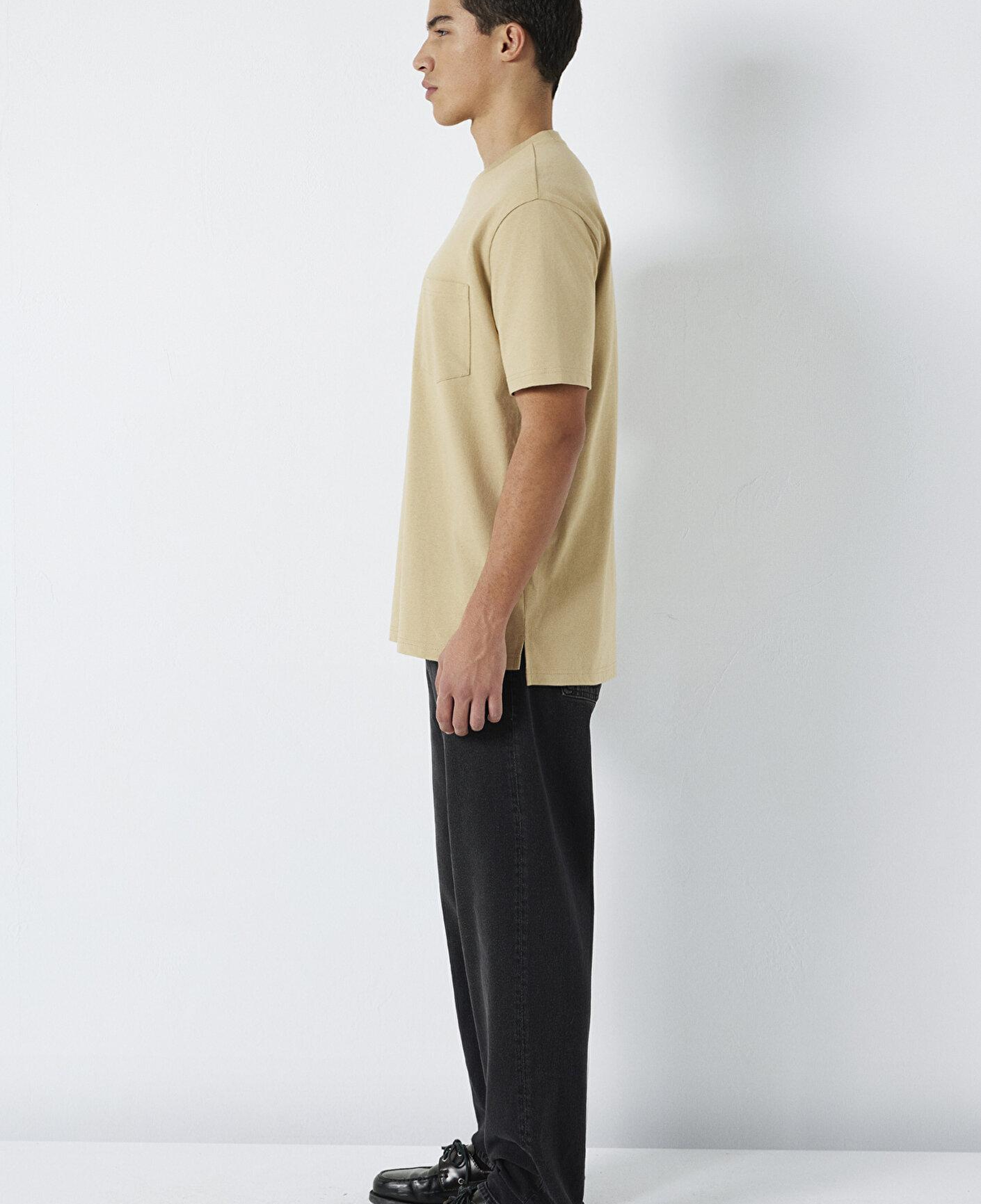 Mavi Cep Detaylı Bej Basic Tişört Loose Fit / Bol Rahat Kesim 066248-70204