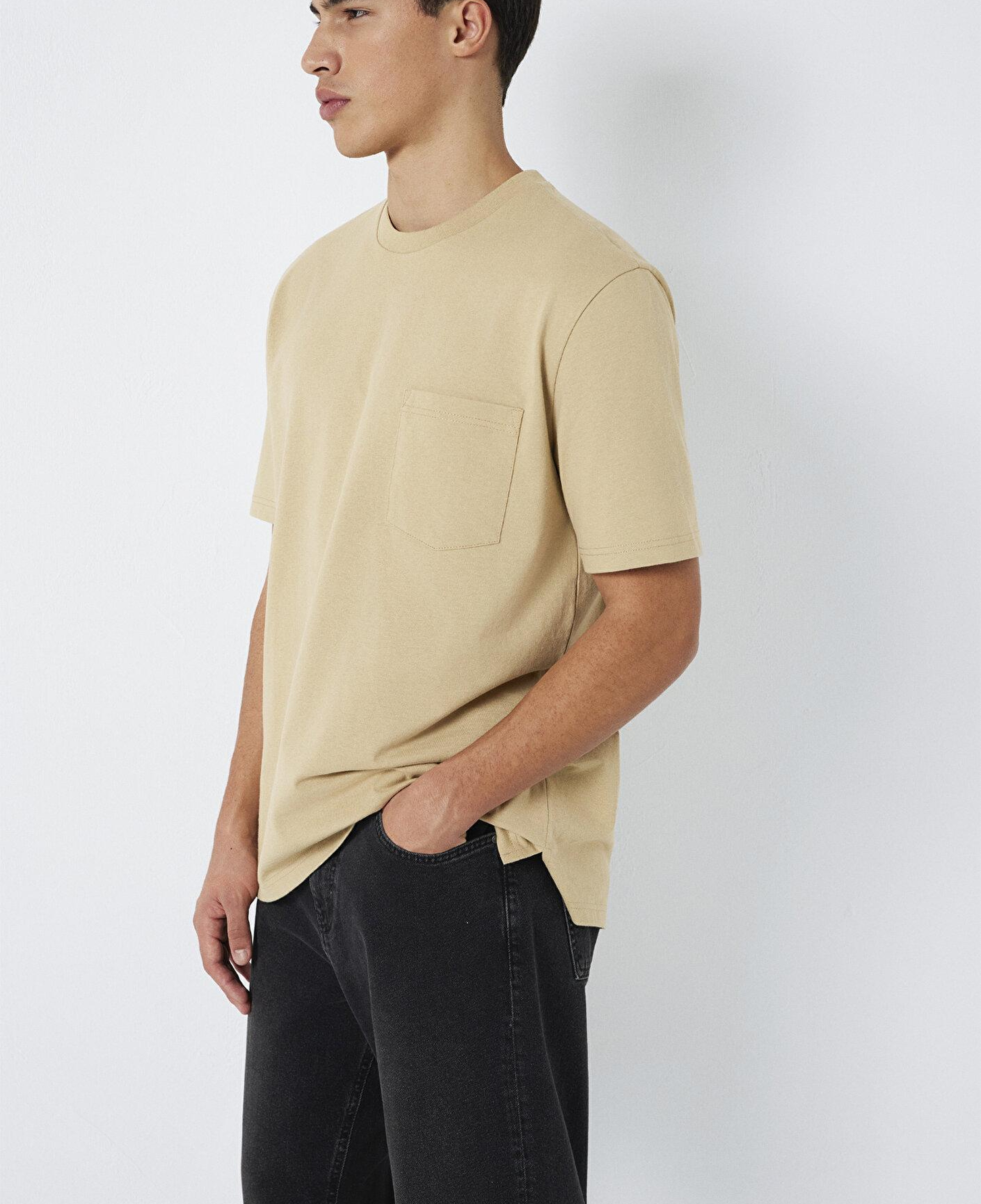 Mavi Cep Detaylı Bej Basic Tişört Loose Fit / Bol Rahat Kesim 066248-70204