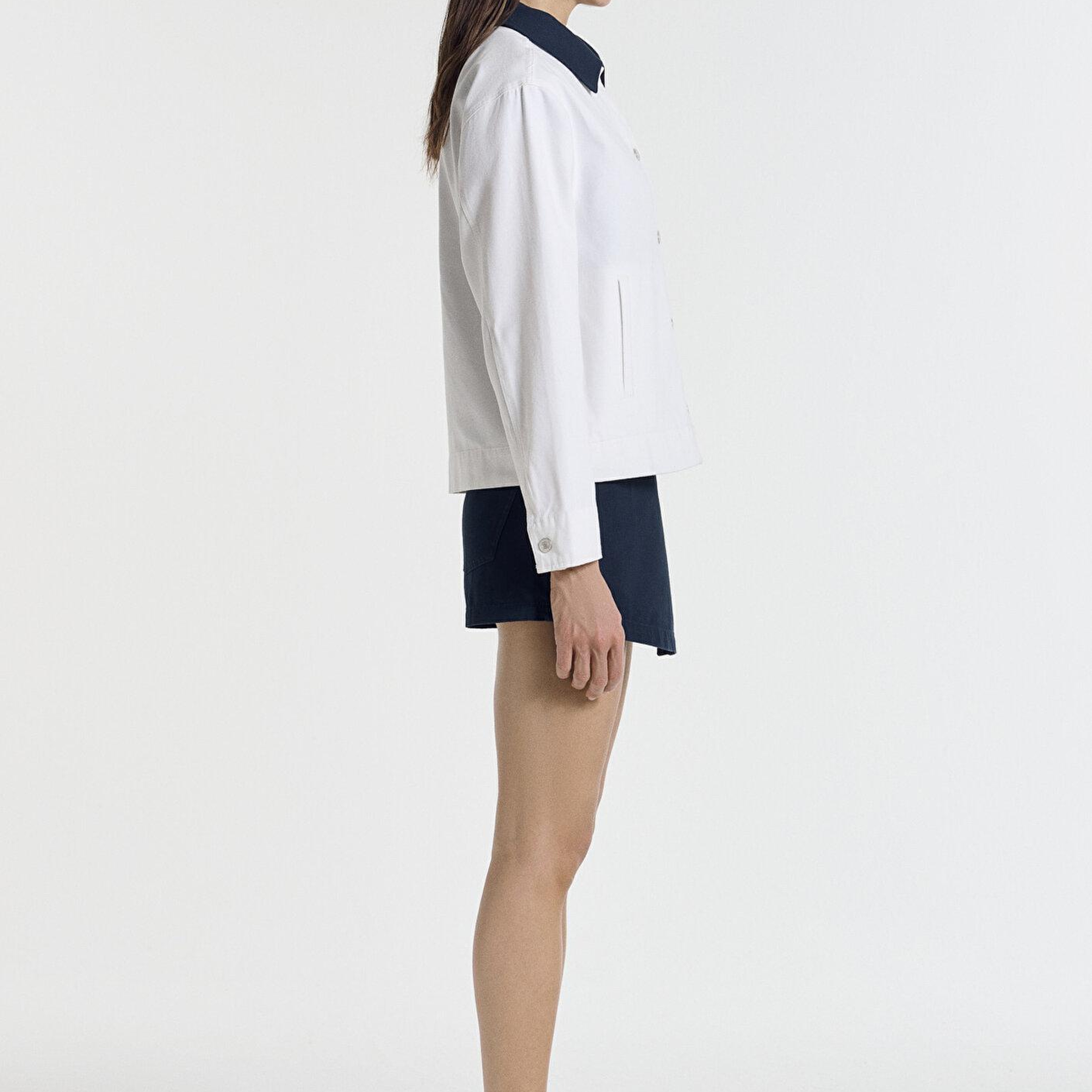 Mavi Yaka Detaylı Beyaz İnce Ceket Loose Fit / Bol Rahat Kesim 1211407-80194