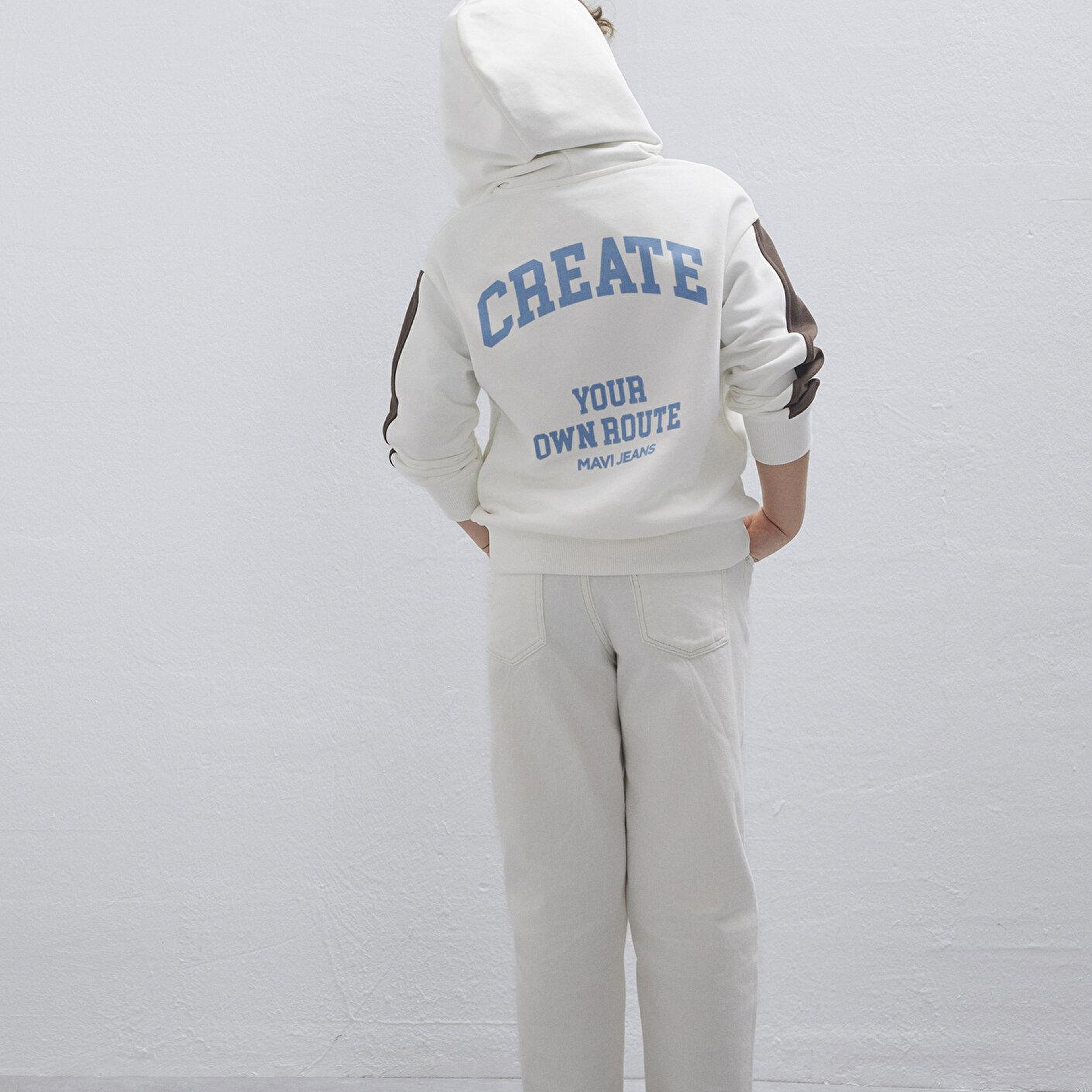 Mavi Baskılı Kapüşonlu Ekru Sweatshirt 6S10165-70057