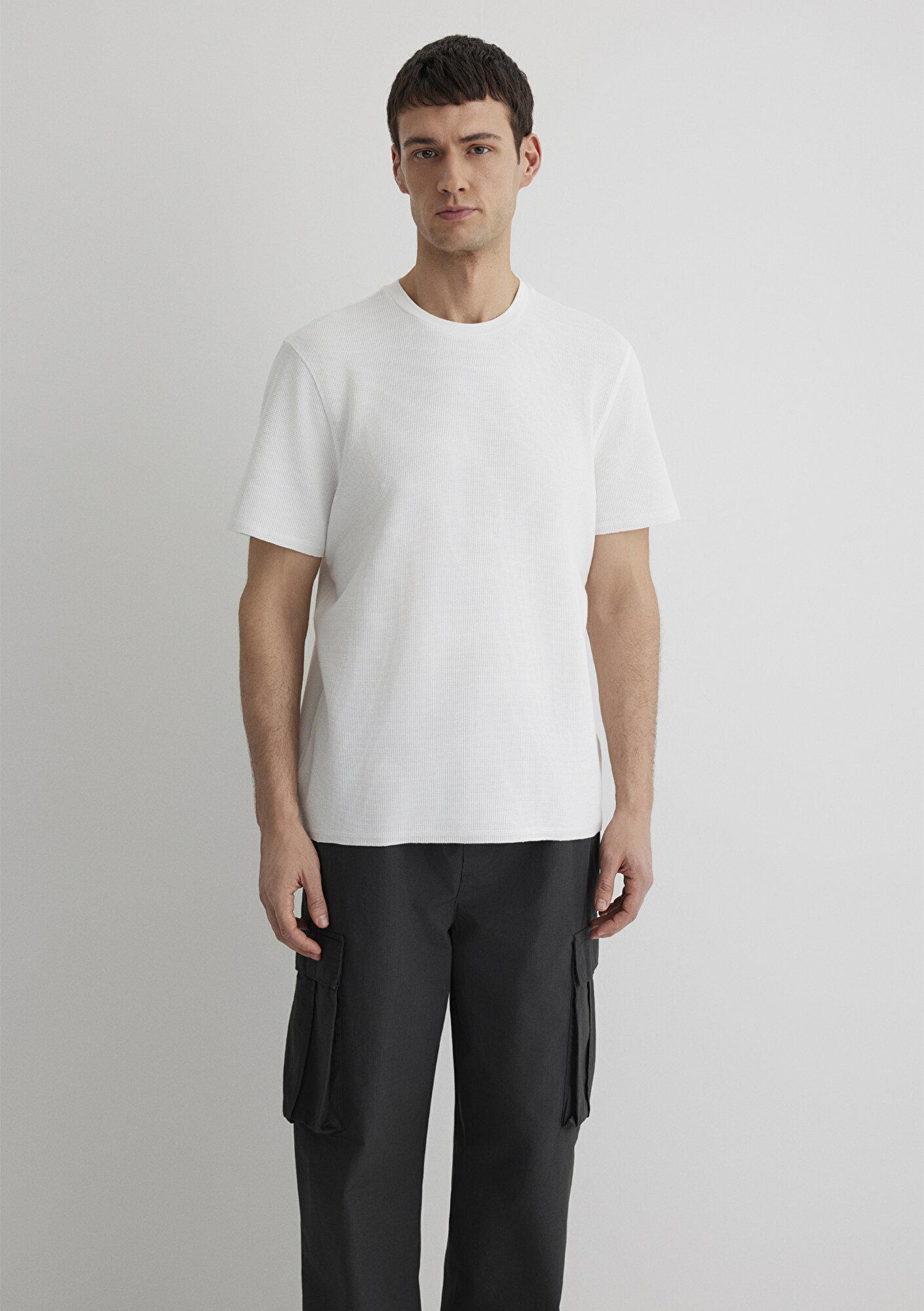 Mavi Dokulu Beyaz Basic Tişört Regular Fit / Normal Kesim 0610277-70054