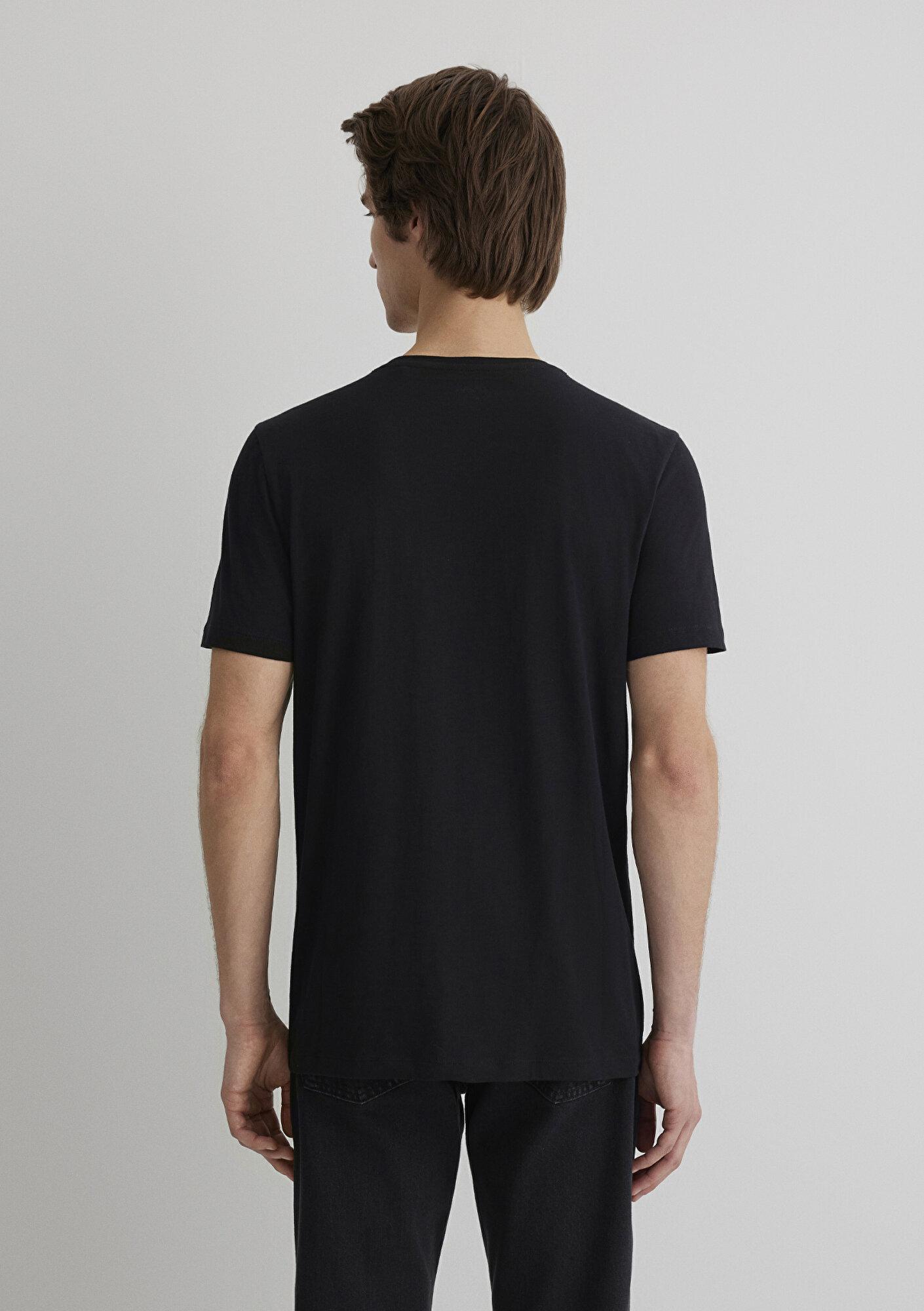 Mavi Flamlı Siyah Basic Tişört Fitted / Vücuda Oturan Kesim 064681-900