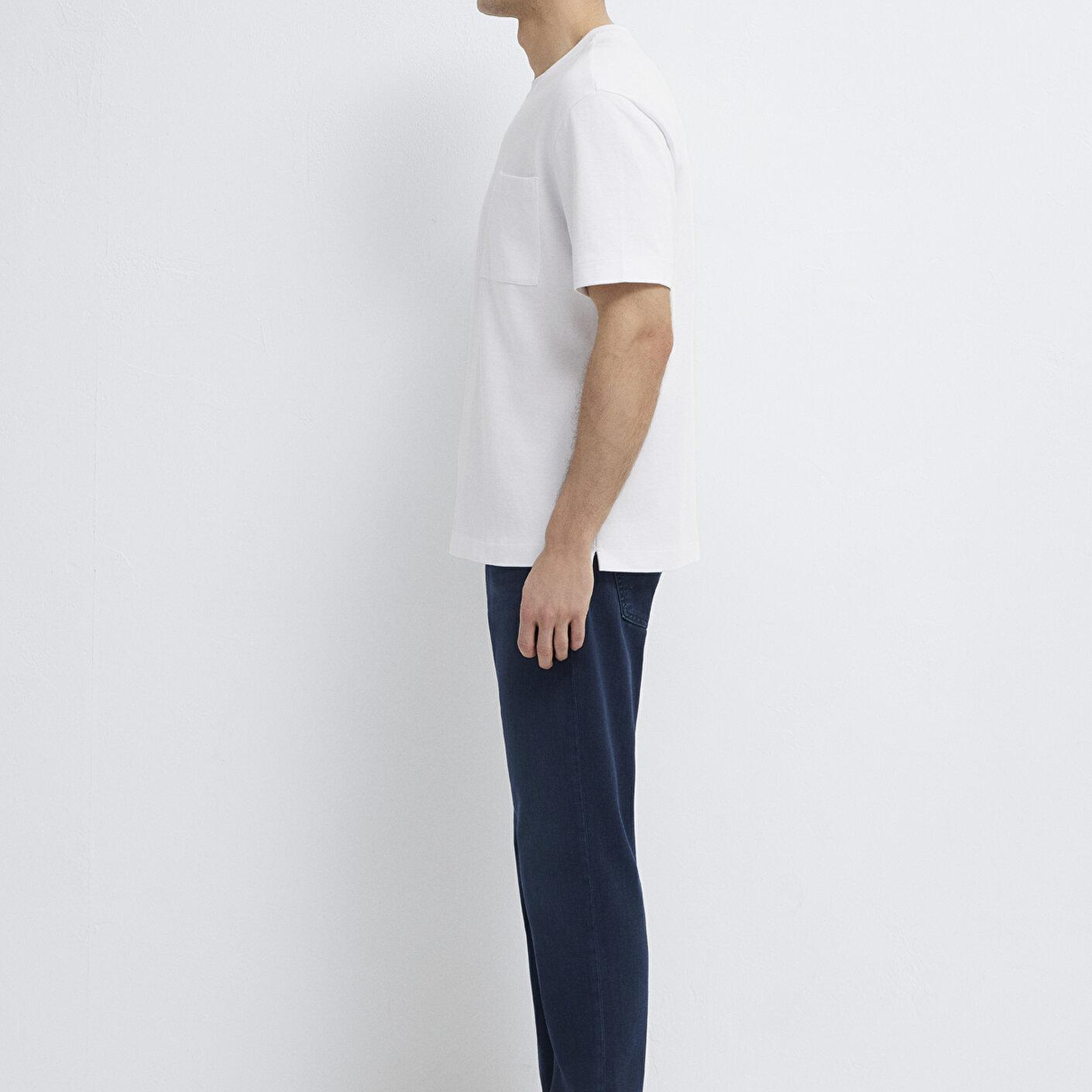 Mavi Cepli Beyaz Basic Tişört Loose Fit / Bol Rahat Kesim 0613339-620