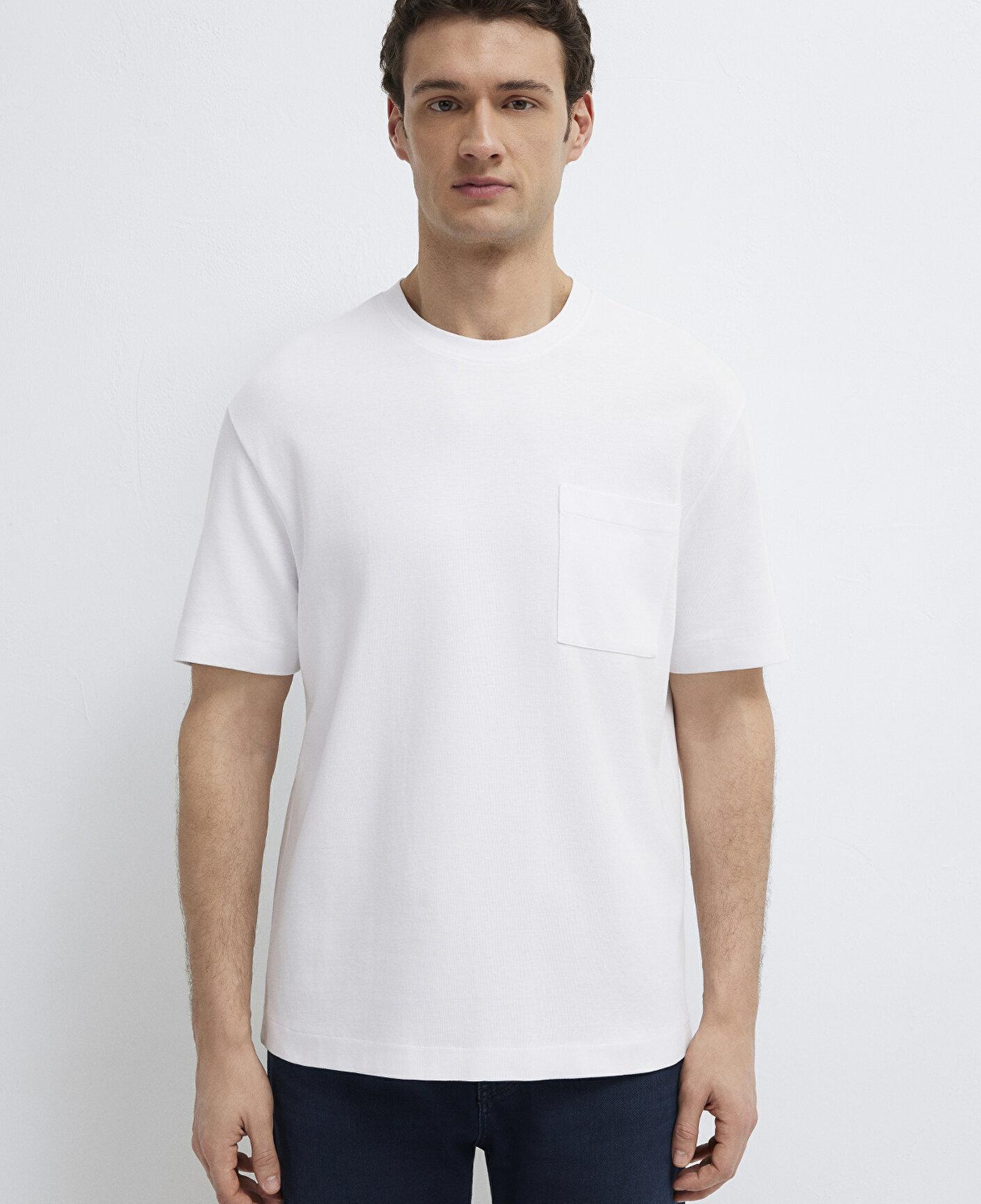Mavi Cepli Beyaz Basic Tişört Loose Fit / Bol Rahat Kesim 0613339-620
