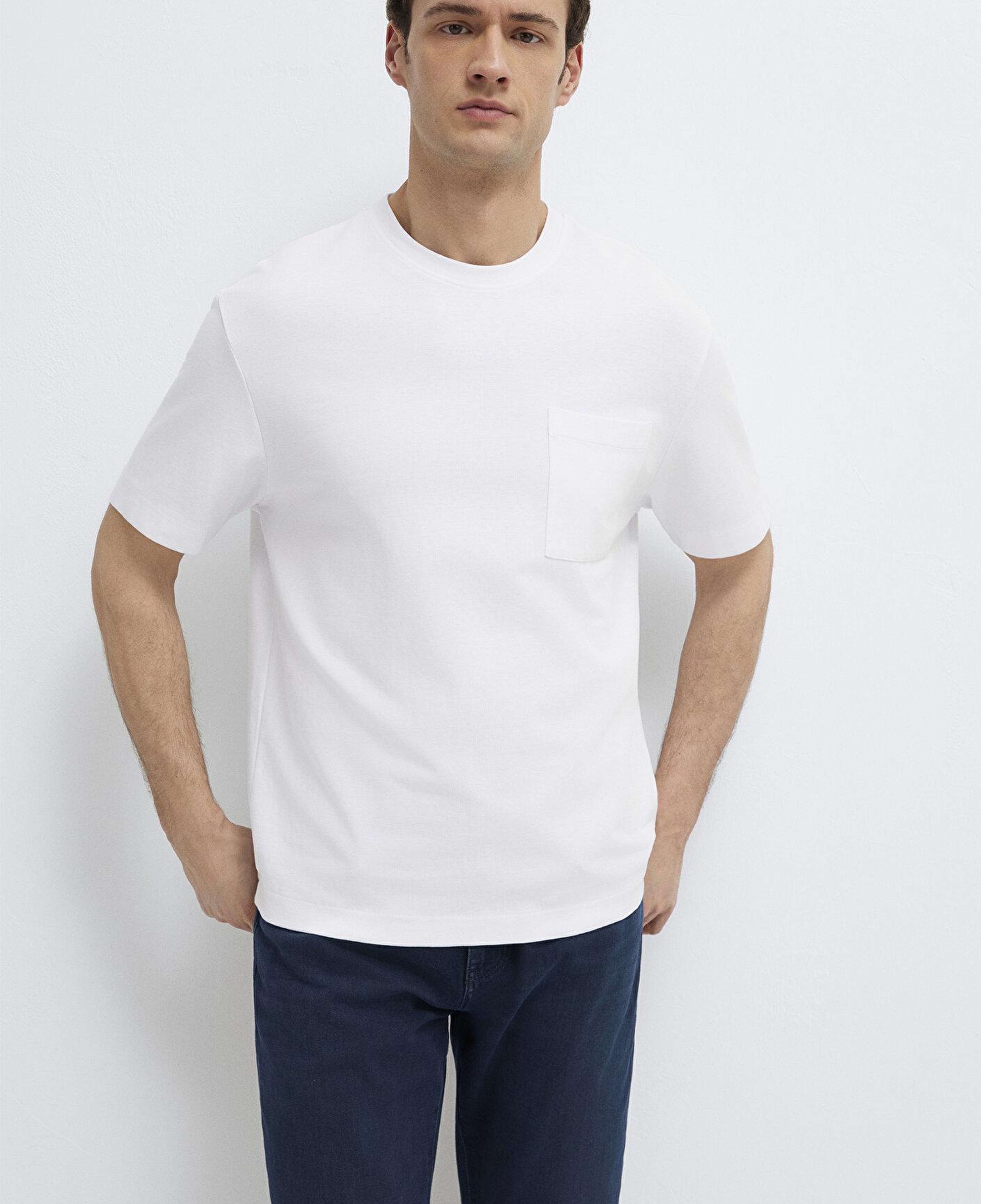 Mavi Cepli Beyaz Basic Tişört Loose Fit / Bol Rahat Kesim 0613339-620