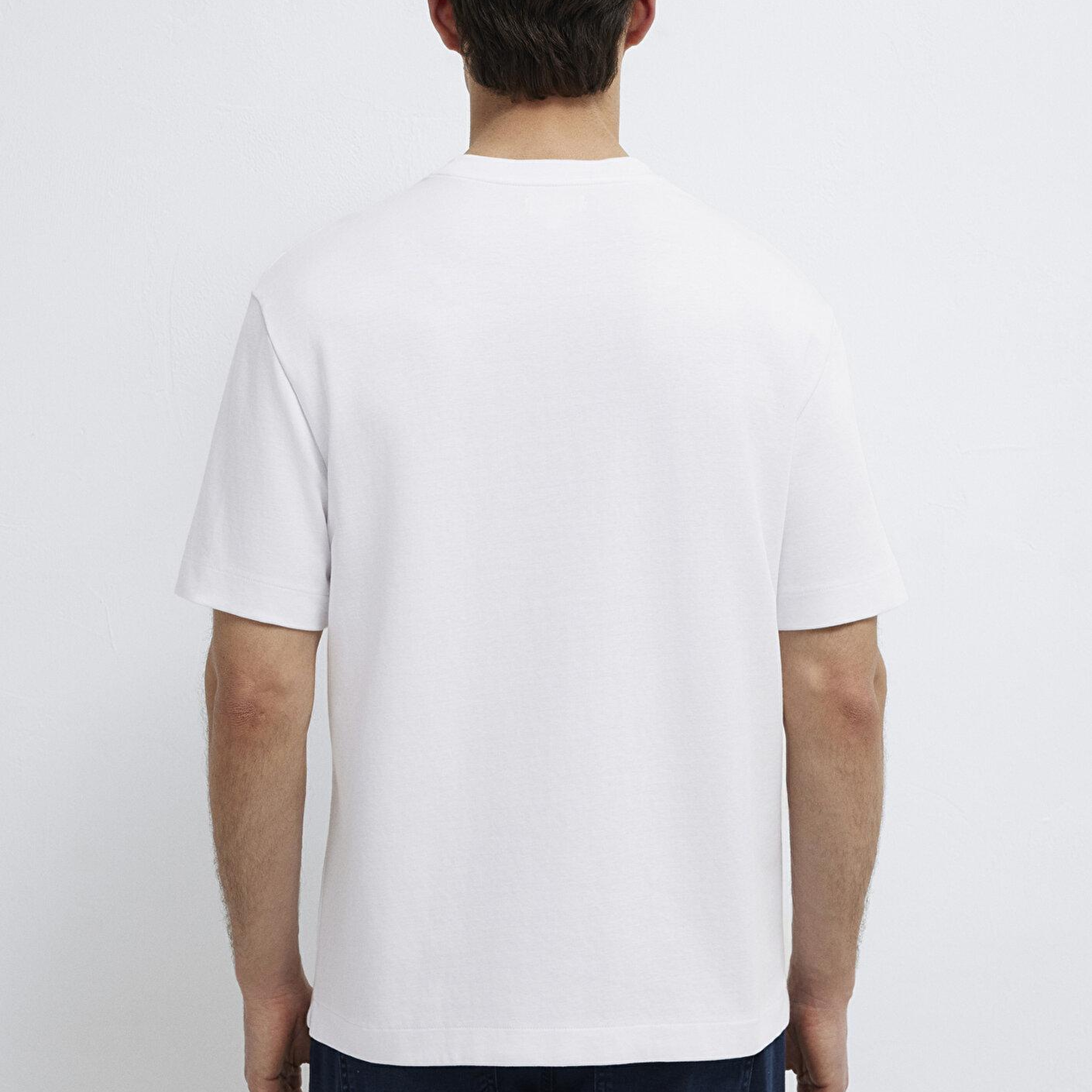 Mavi Cepli Beyaz Basic Tişört Loose Fit / Bol Rahat Kesim 0613339-620