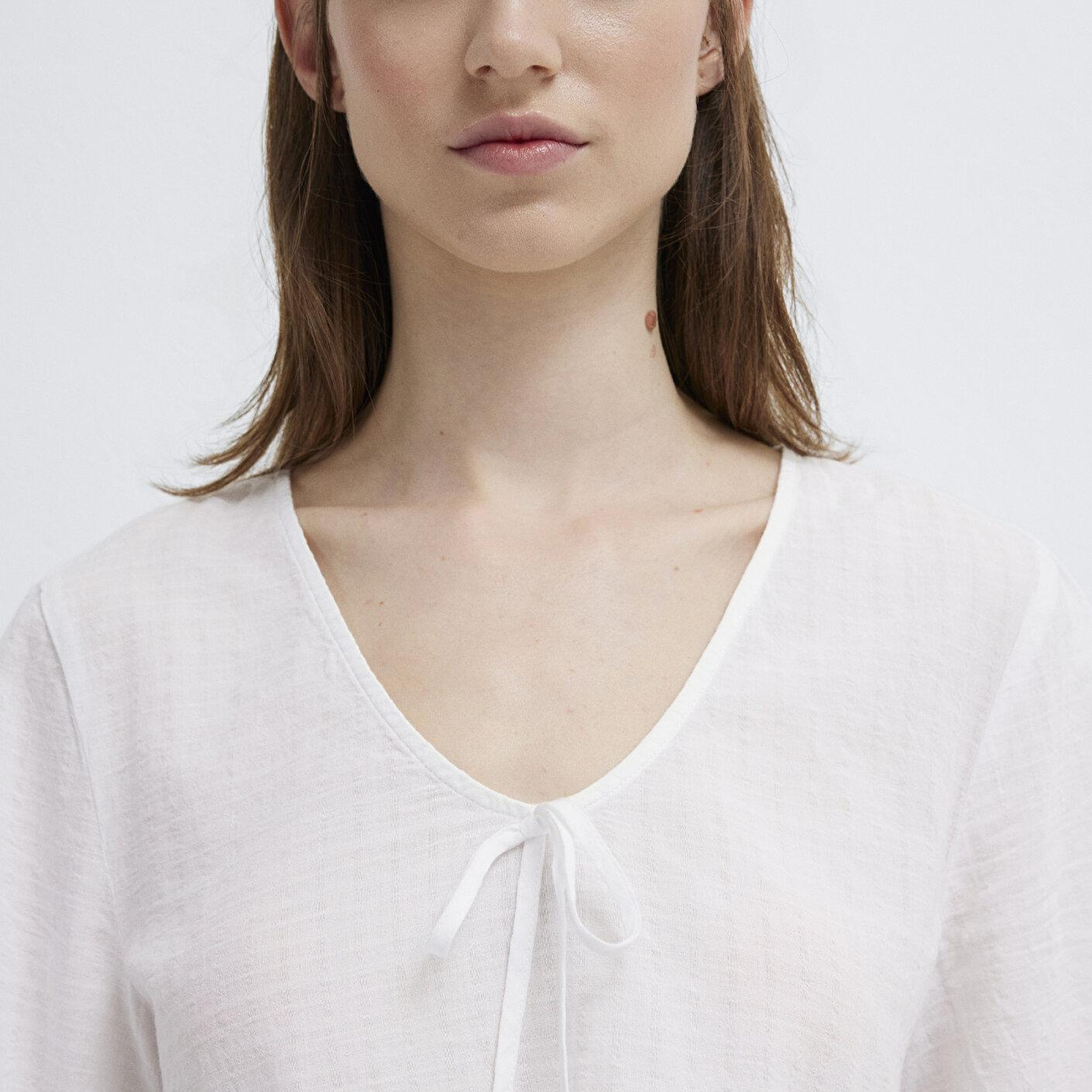 Mavi Etek Detaylı Bağcıklı Ekru Bluz 1211473-70057