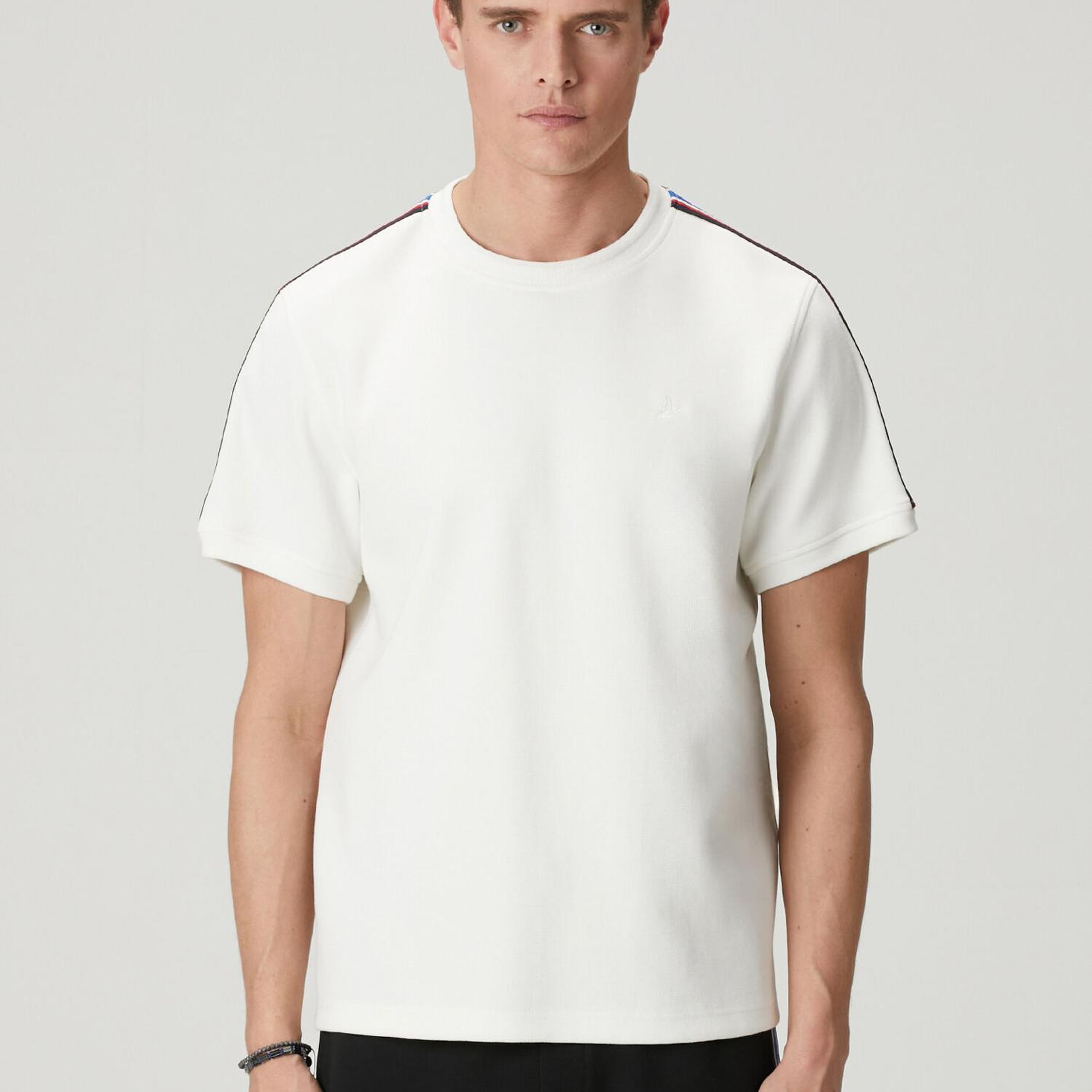Beymen Club Erkek Kırık Beyaz Relax Fit Şerit Detaylı Pike T-shirt