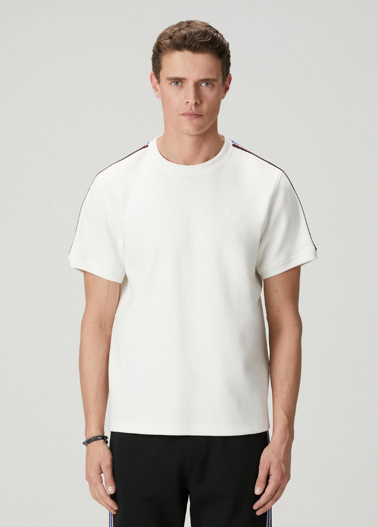 Beymen Club Erkek Kırık Beyaz Relax Fit Şerit Detaylı Pike T-shirt