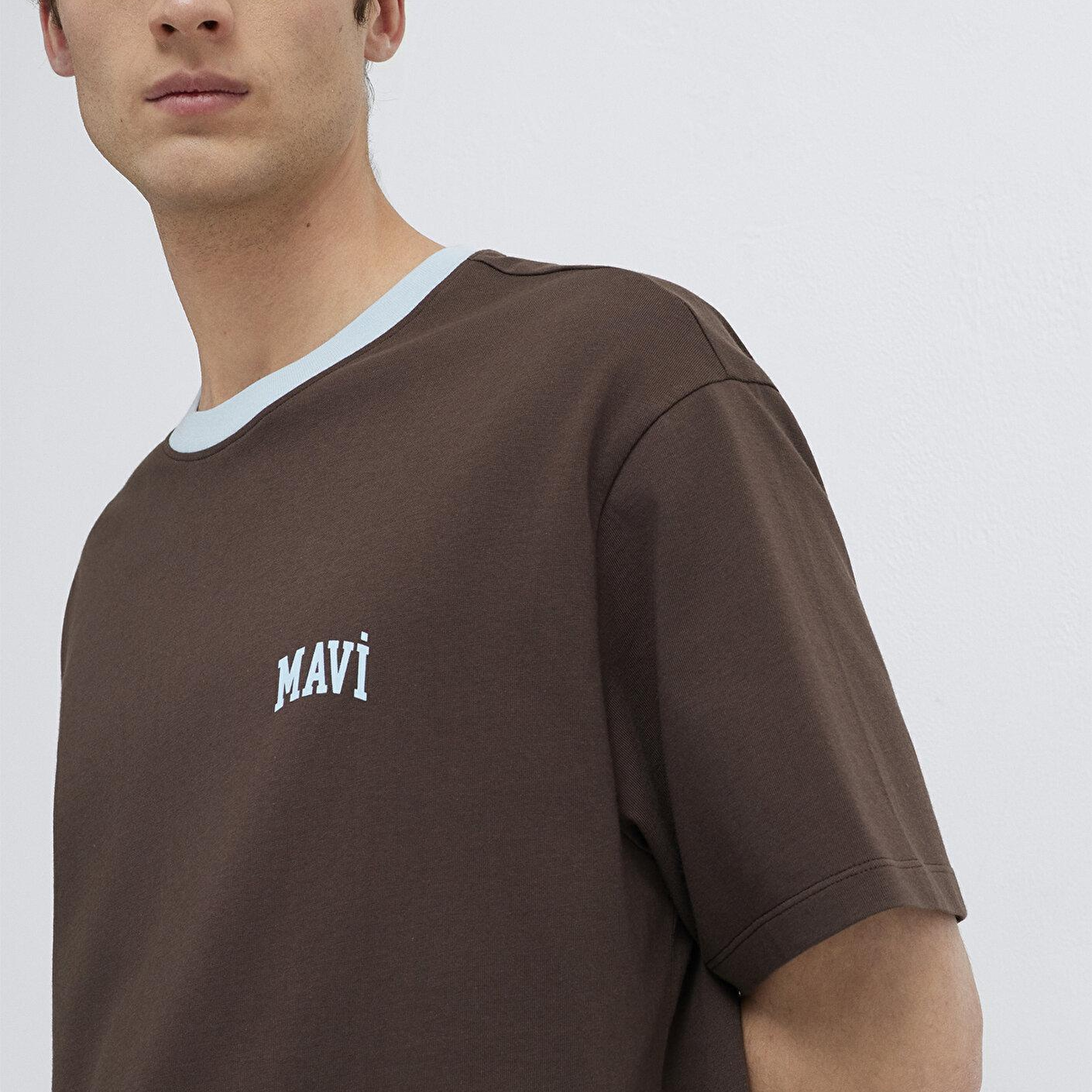Mavi Mavi Logo Baskılı Biye Detaylı Kahverengi Tişört Loose Fit / Bol Rahat Kesim 0613557-70251