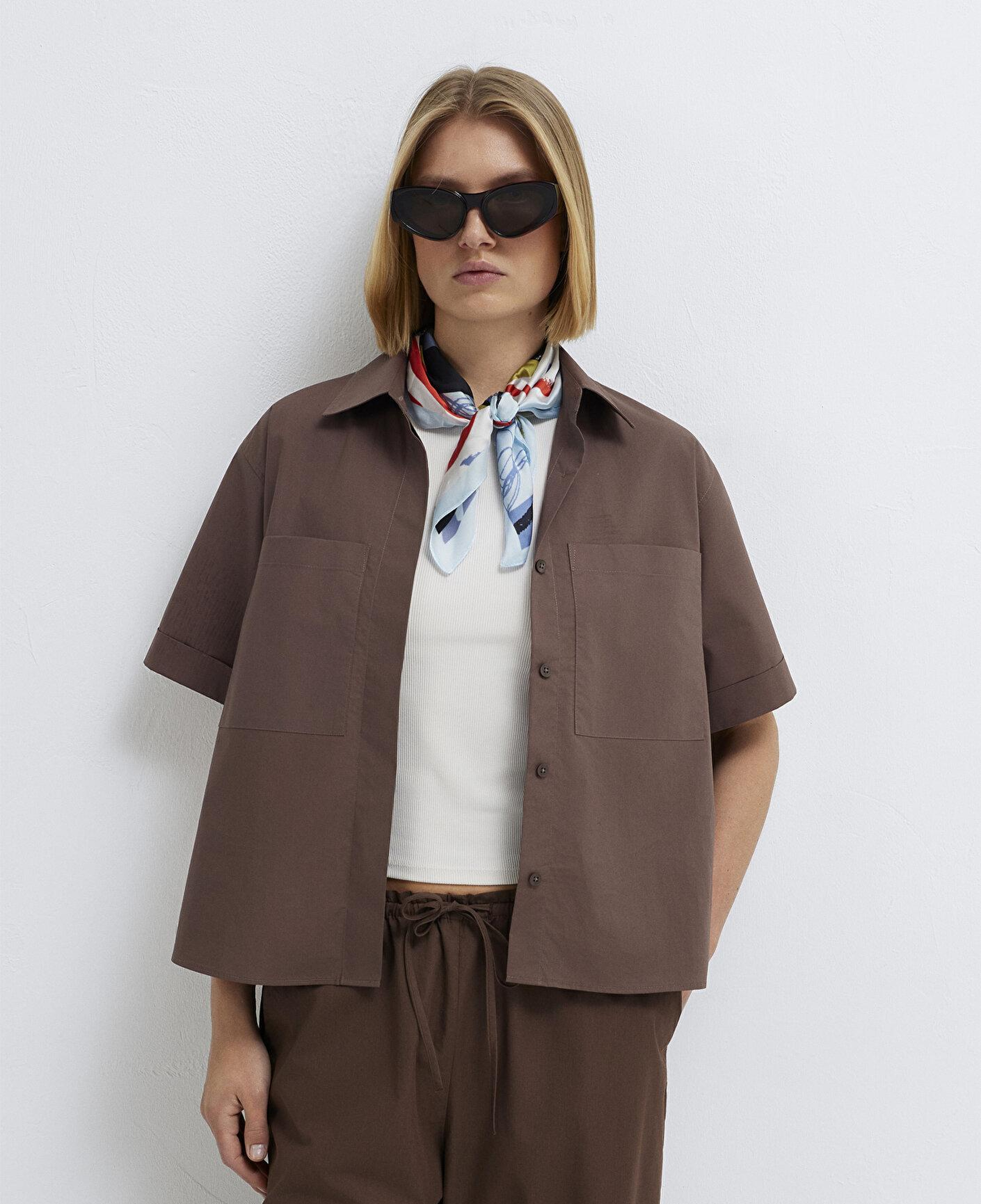 Mavi Cep Detaylı Kahverengi Gömlek Loose Fit / Bol Rahat Kesim 1211537-87537