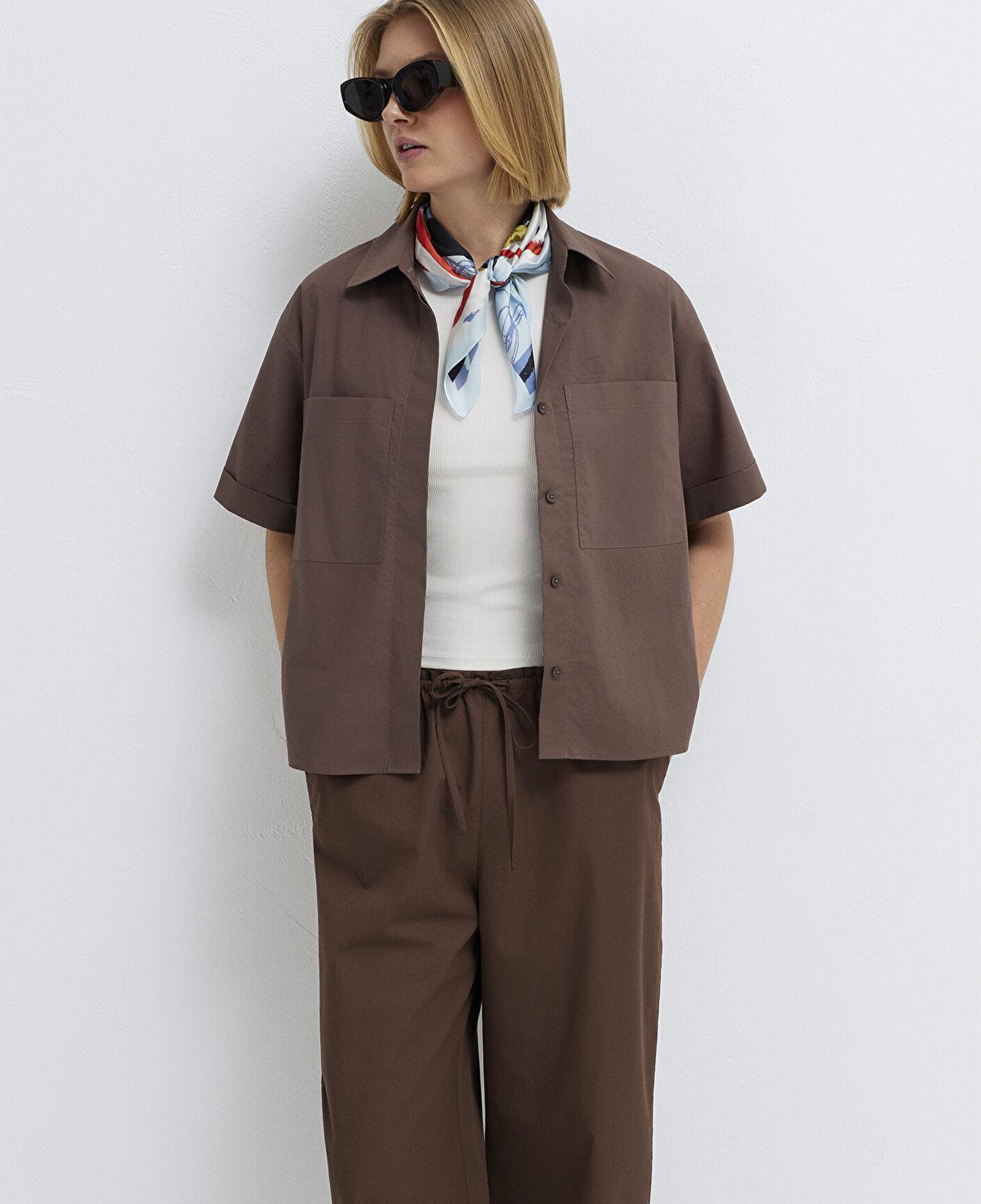 Mavi Cep Detaylı Kahverengi Gömlek Loose Fit / Bol Rahat Kesim 1211537-87537