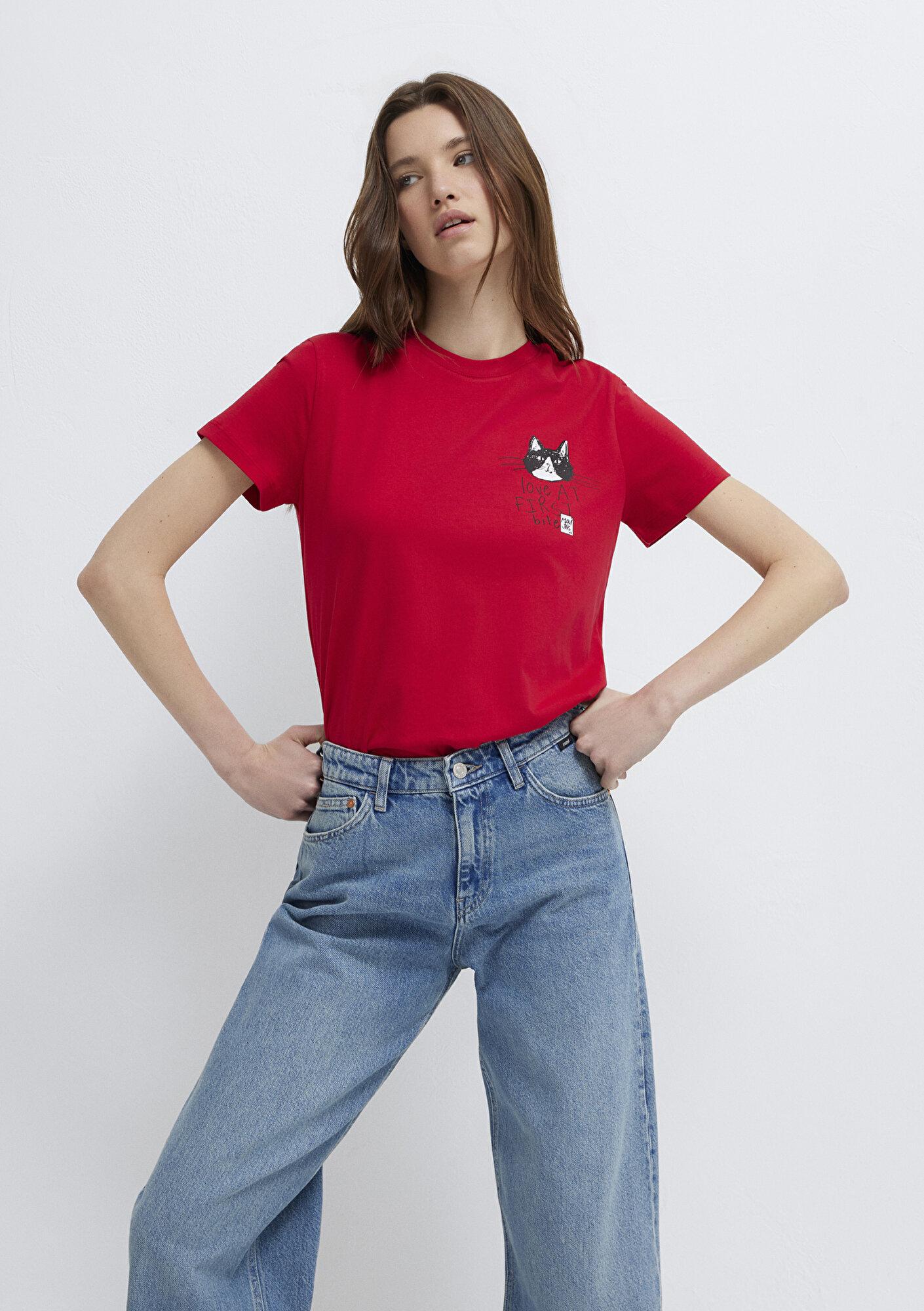 Mavi Kedi Baskılı Kırmızı Tişört Semi Slim Fit / Yarı Dar Kesim 1613723-70935