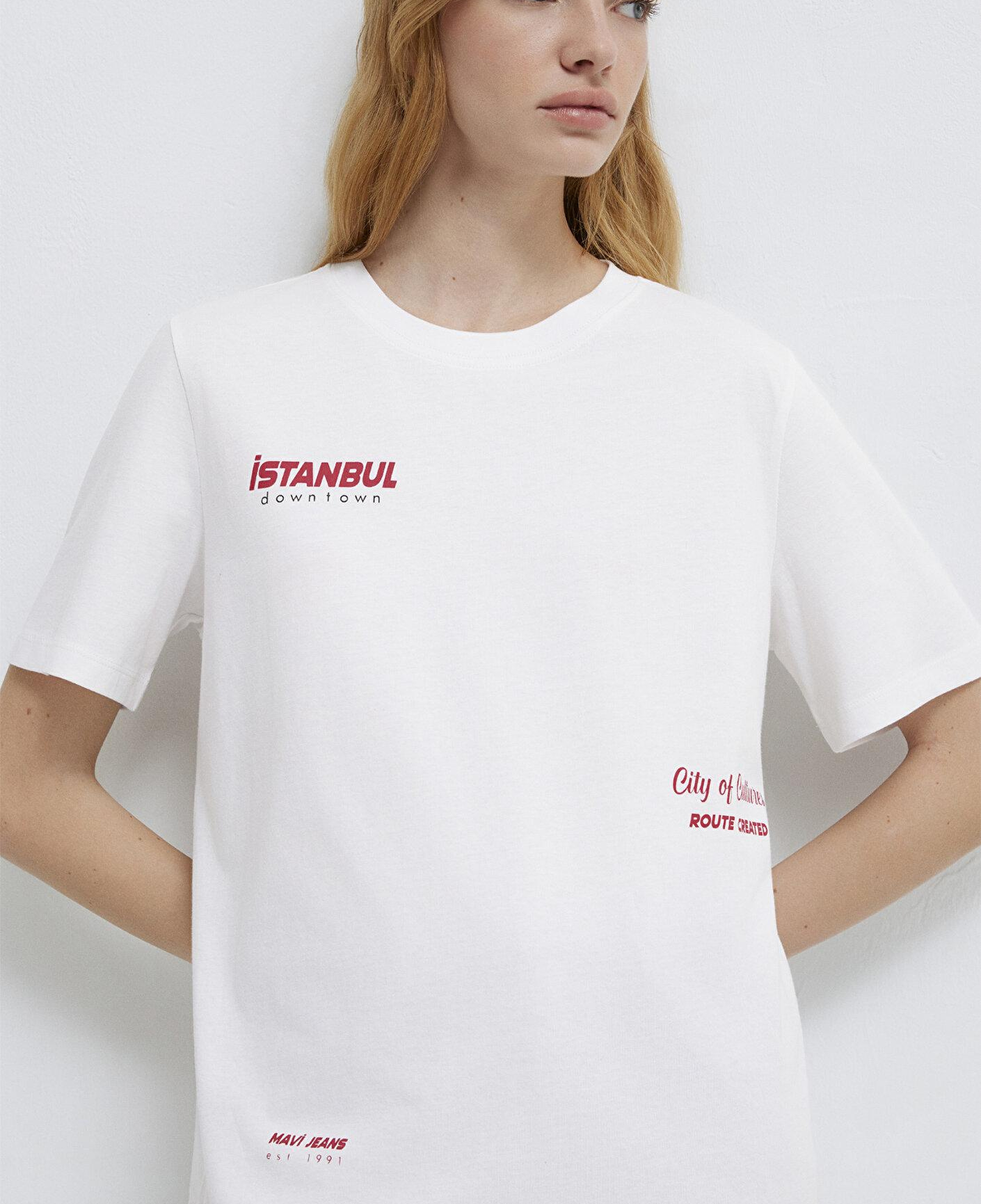 Mavi İstanbul Baskılı Beyaz Tişört Regular Fit / Normal Kesim 1613737-620
