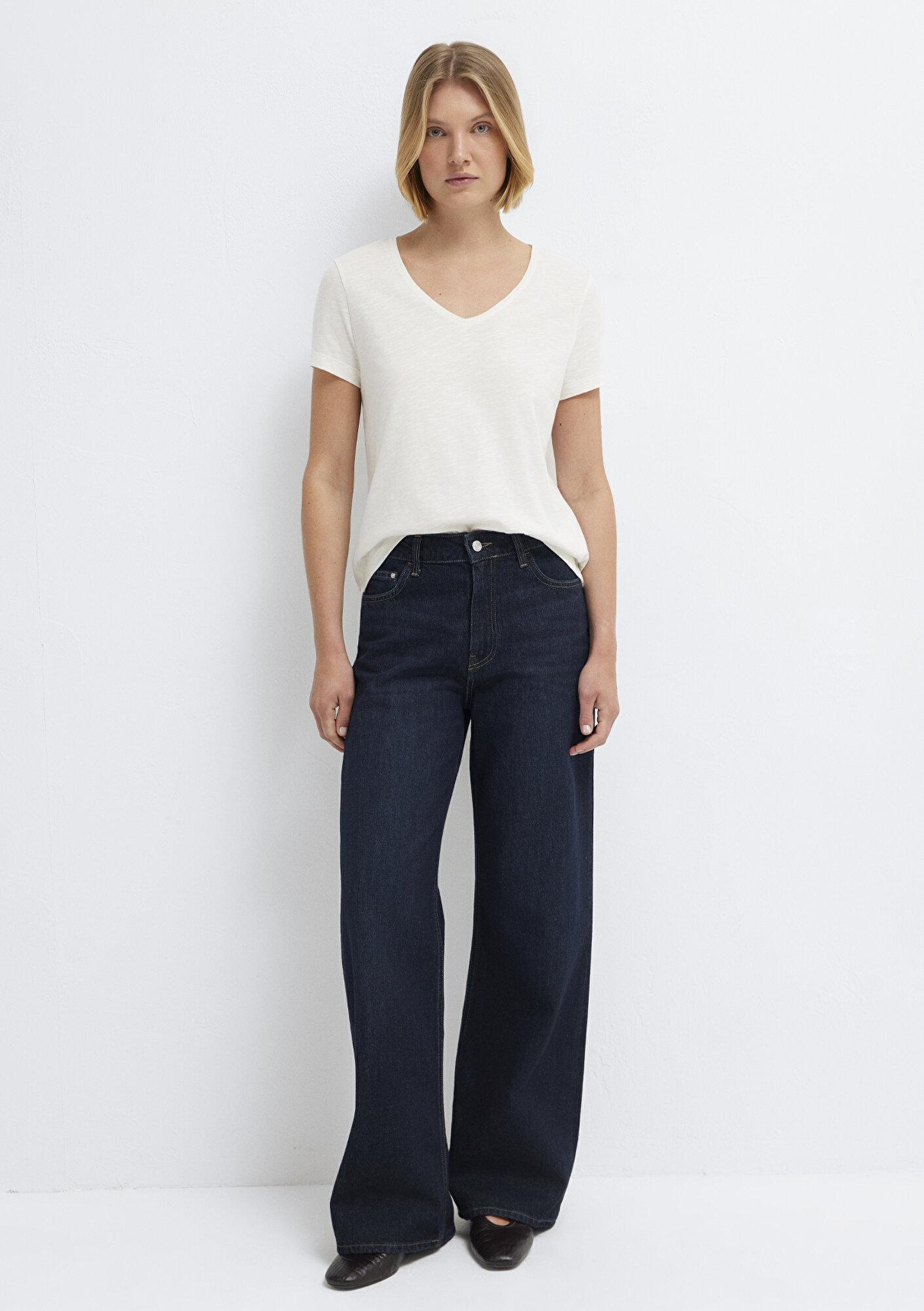 Mavi V Yaka Ekru Basic Tişört Slim Fit / Dar Kesim 1614176-80194