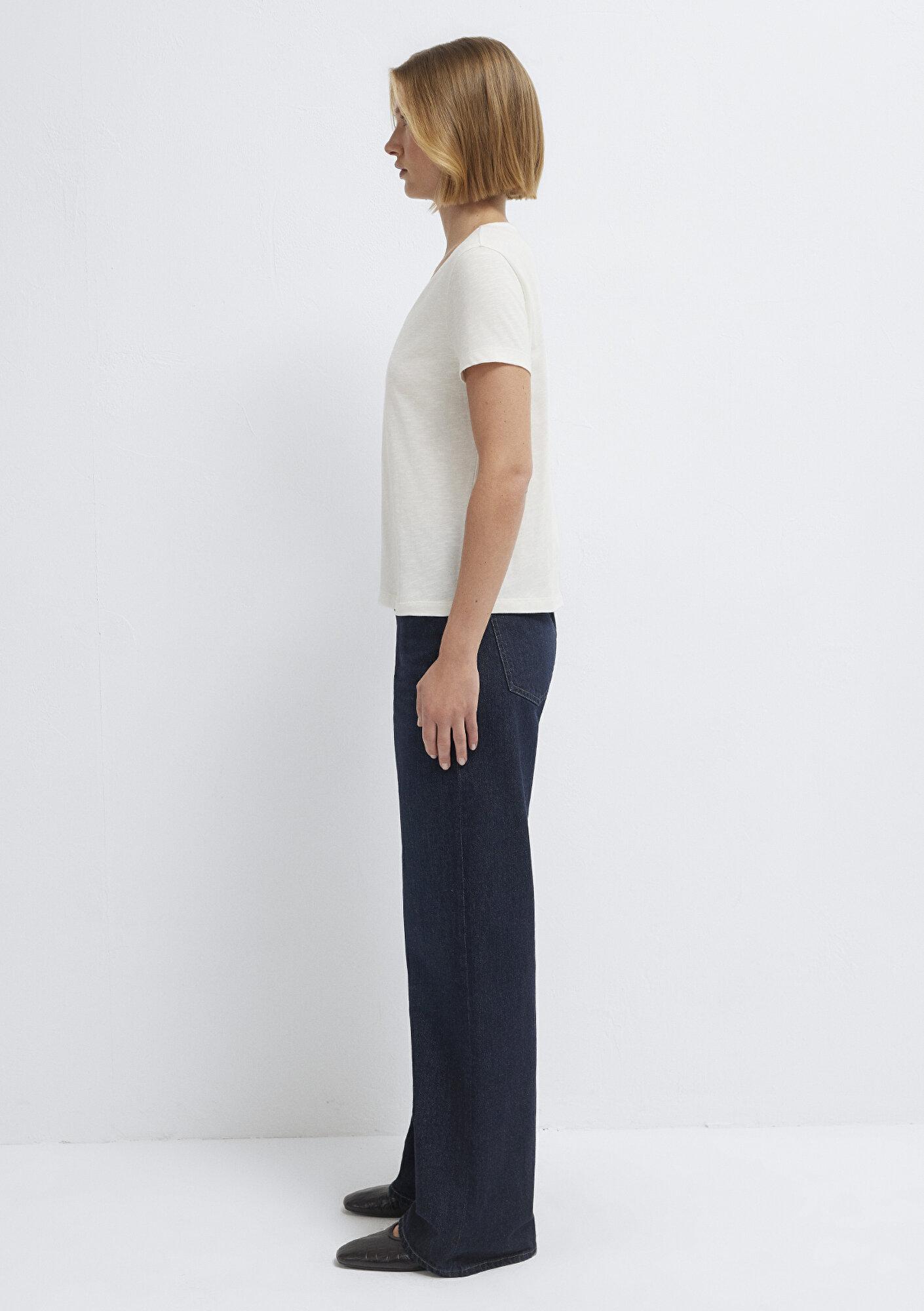 Mavi V Yaka Ekru Basic Tişört Slim Fit / Dar Kesim 1614176-80194