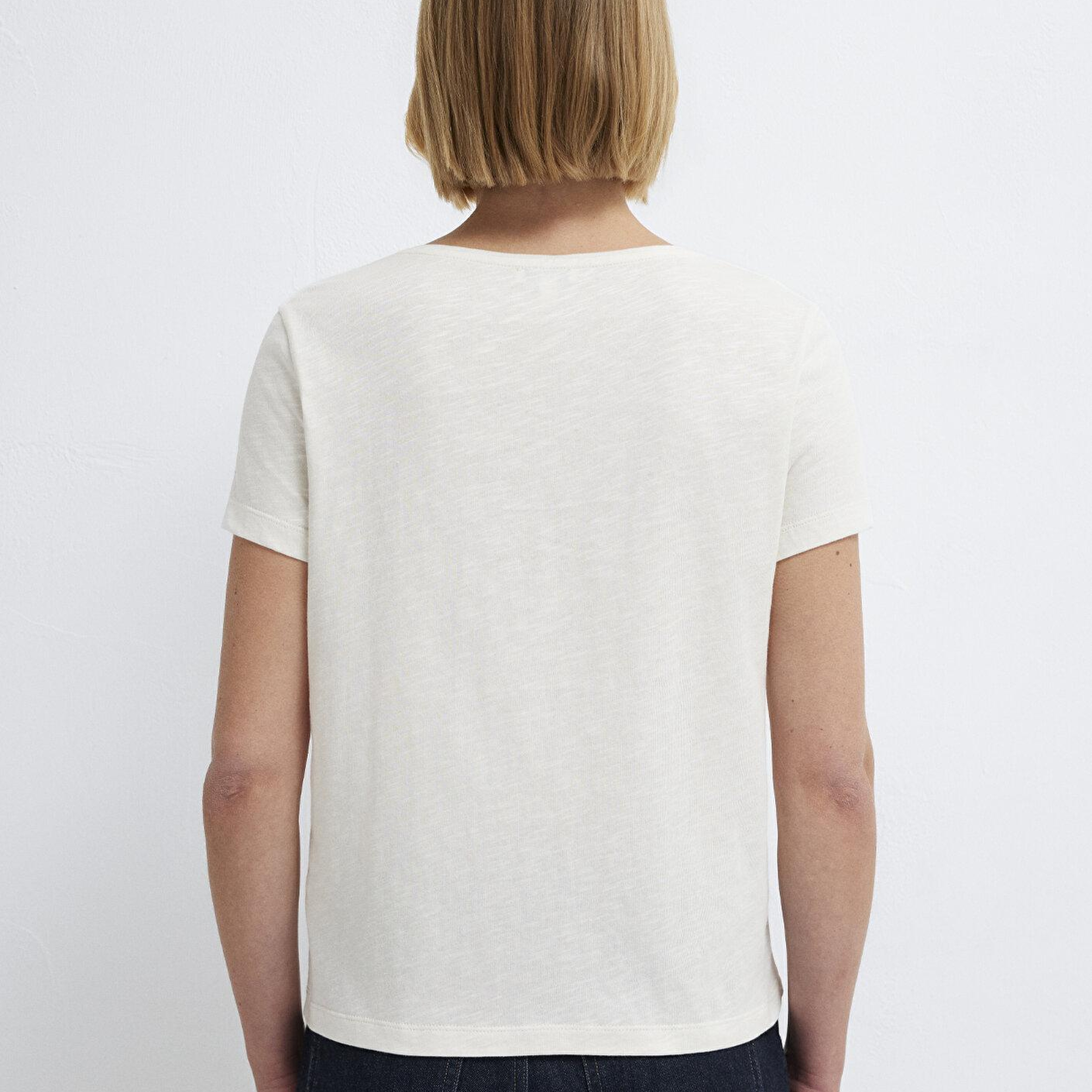 Mavi V Yaka Ekru Basic Tişört Slim Fit / Dar Kesim 1614176-80194