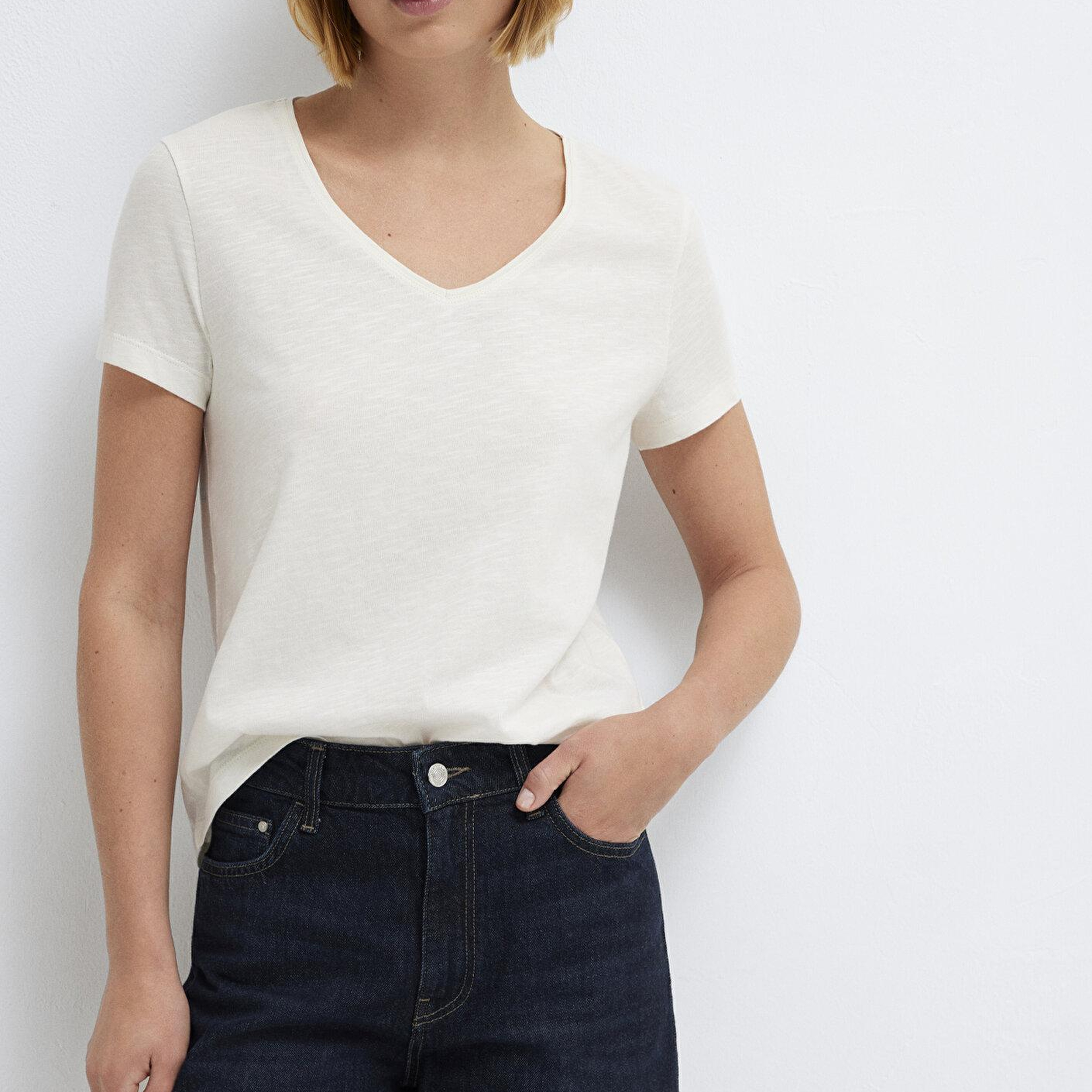 Mavi V Yaka Ekru Basic Tişört Slim Fit / Dar Kesim 1614176-80194
