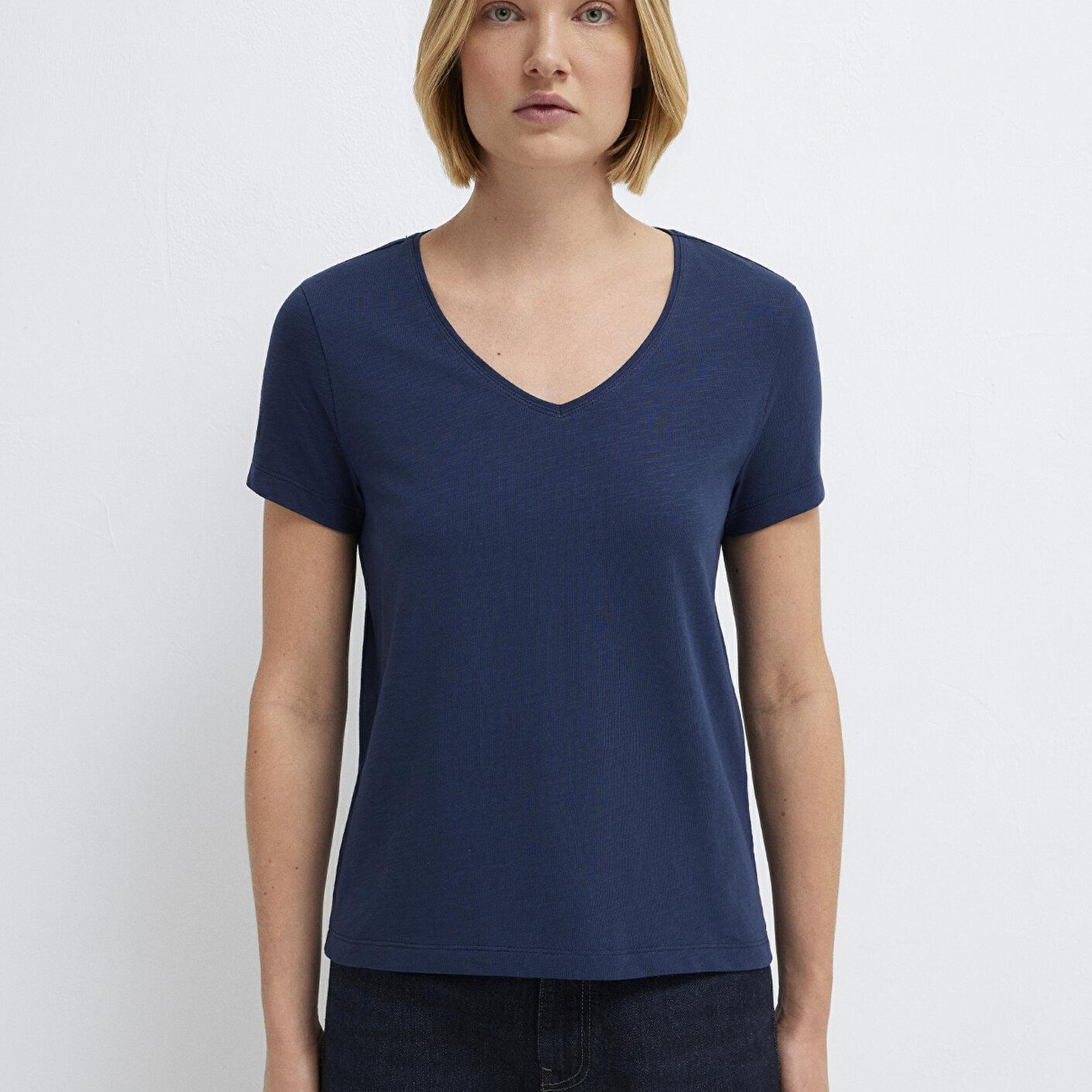Mavi V Yaka Lacivert Basic Tişört Slim Fit / Dar Kesim 1614176-70497