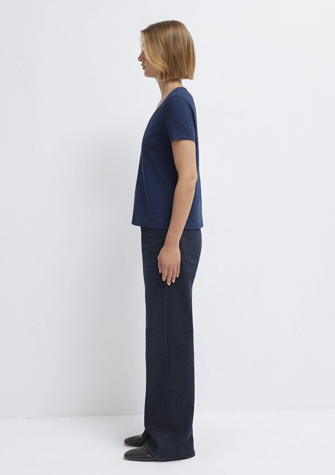 Mavi V Yaka Lacivert Basic Tişört Slim Fit / Dar Kesim 1614176-70497