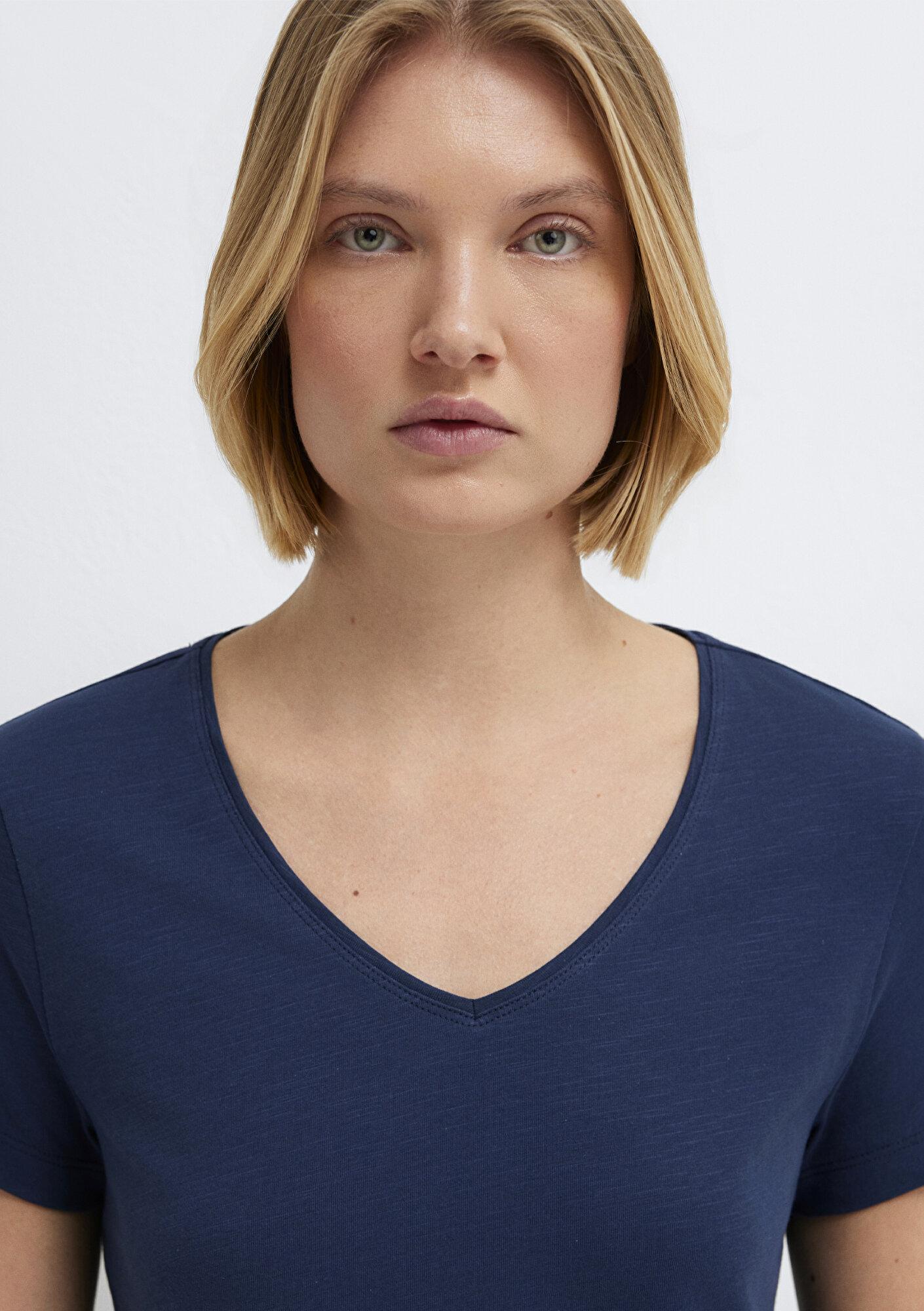 Mavi V Yaka Lacivert Basic Tişört Slim Fit / Dar Kesim 1614176-70497