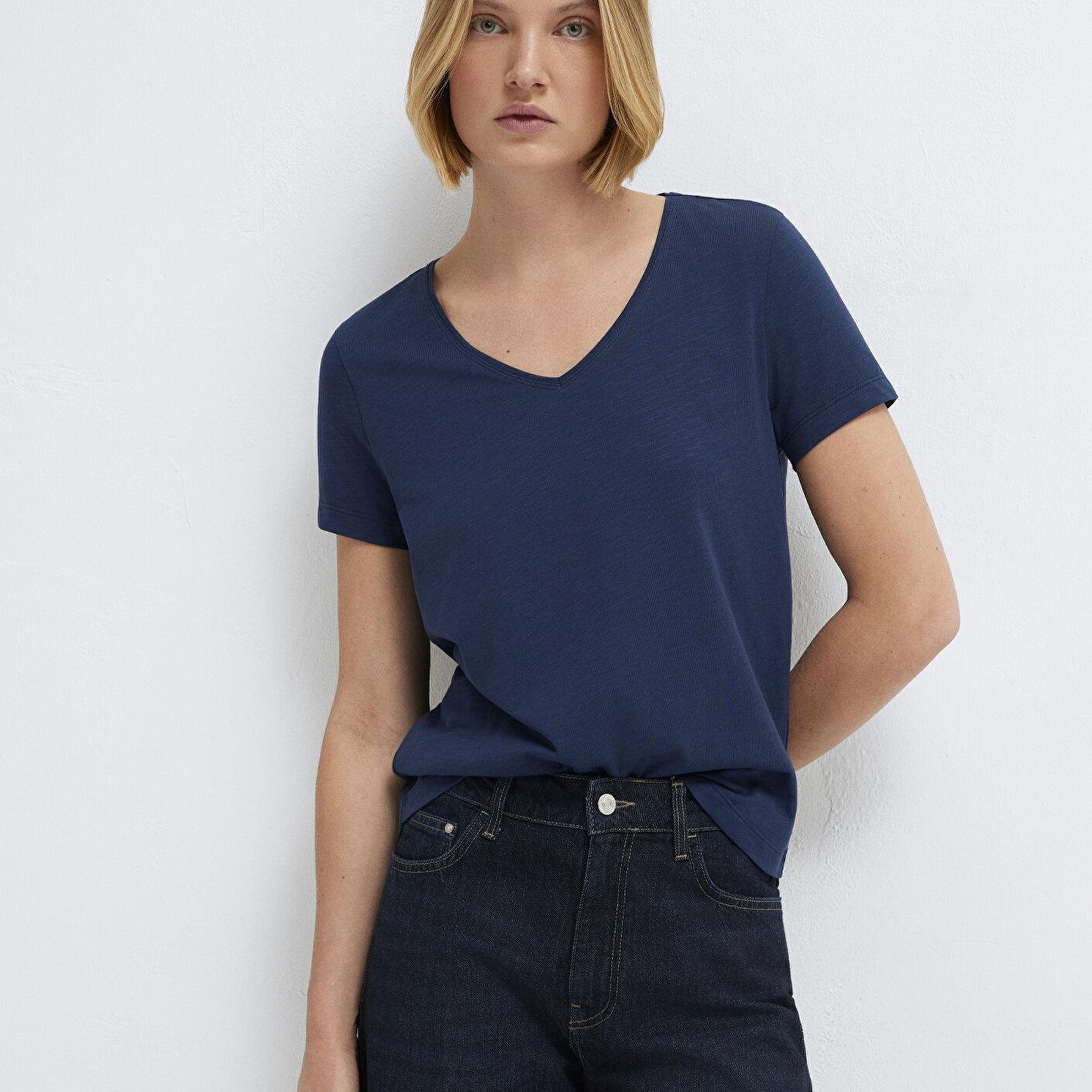 Mavi V Yaka Lacivert Basic Tişört Slim Fit / Dar Kesim 1614176-70497
