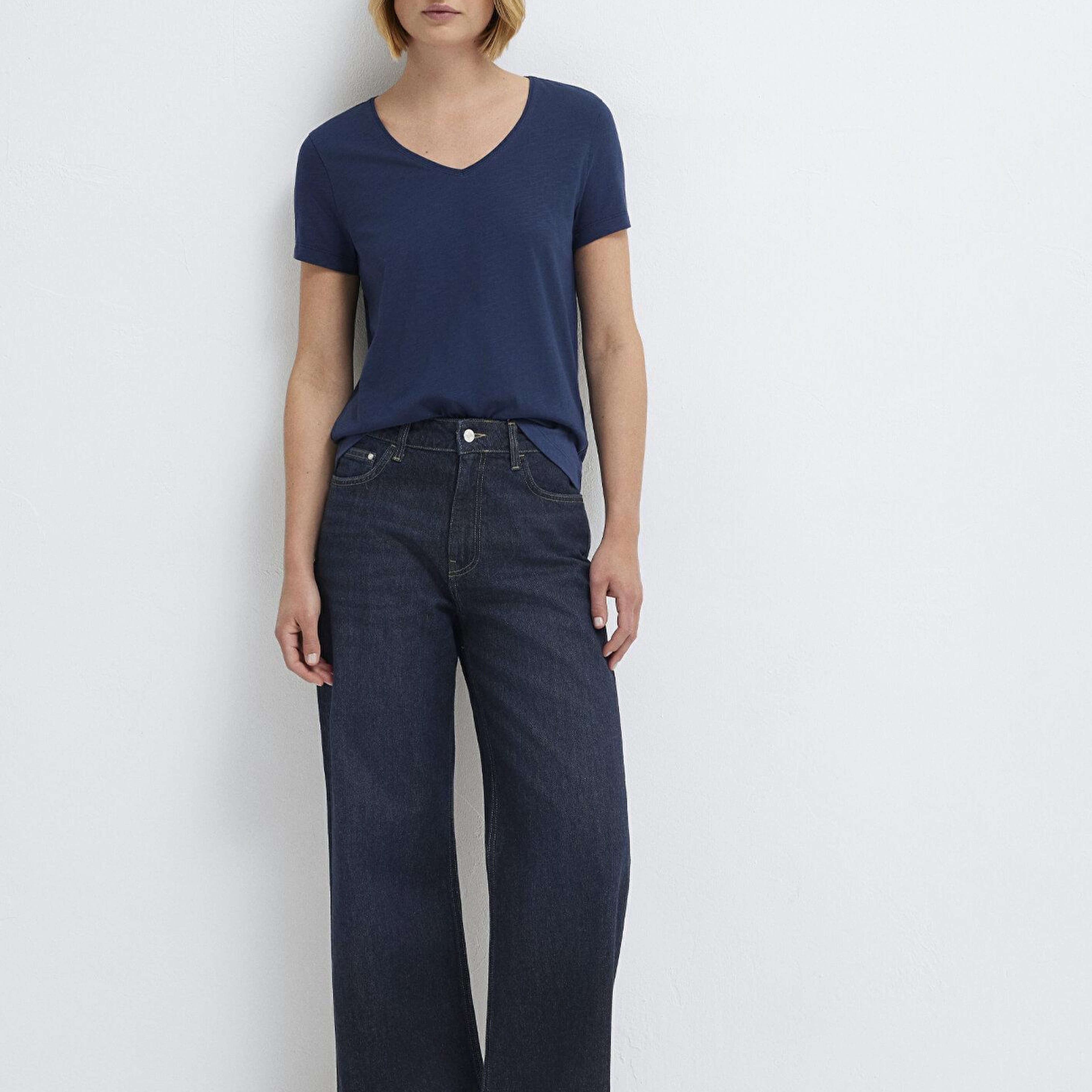 Mavi V Yaka Lacivert Basic Tişört Slim Fit / Dar Kesim 1614176-70497