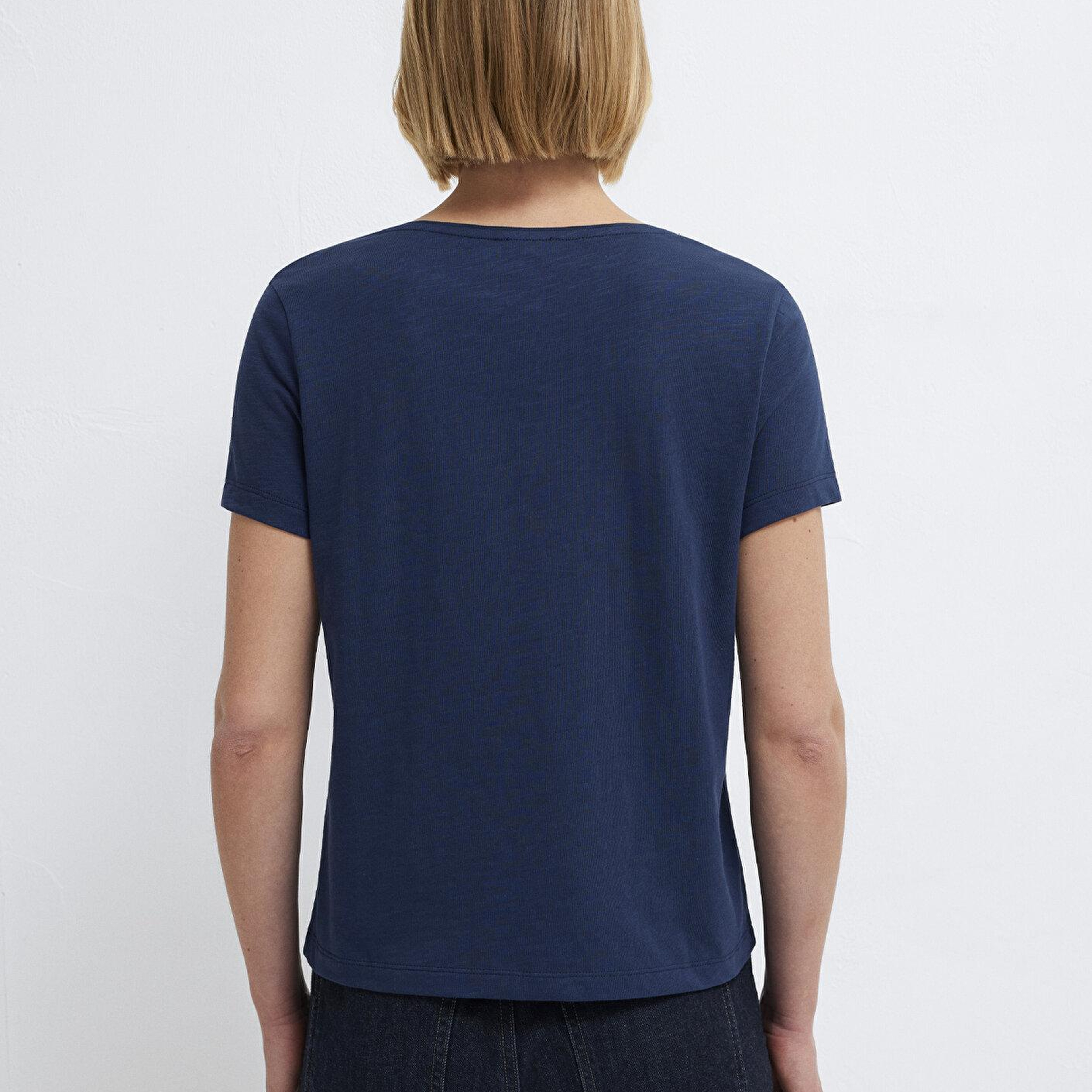 Mavi V Yaka Lacivert Basic Tişört Slim Fit / Dar Kesim 1614176-70497