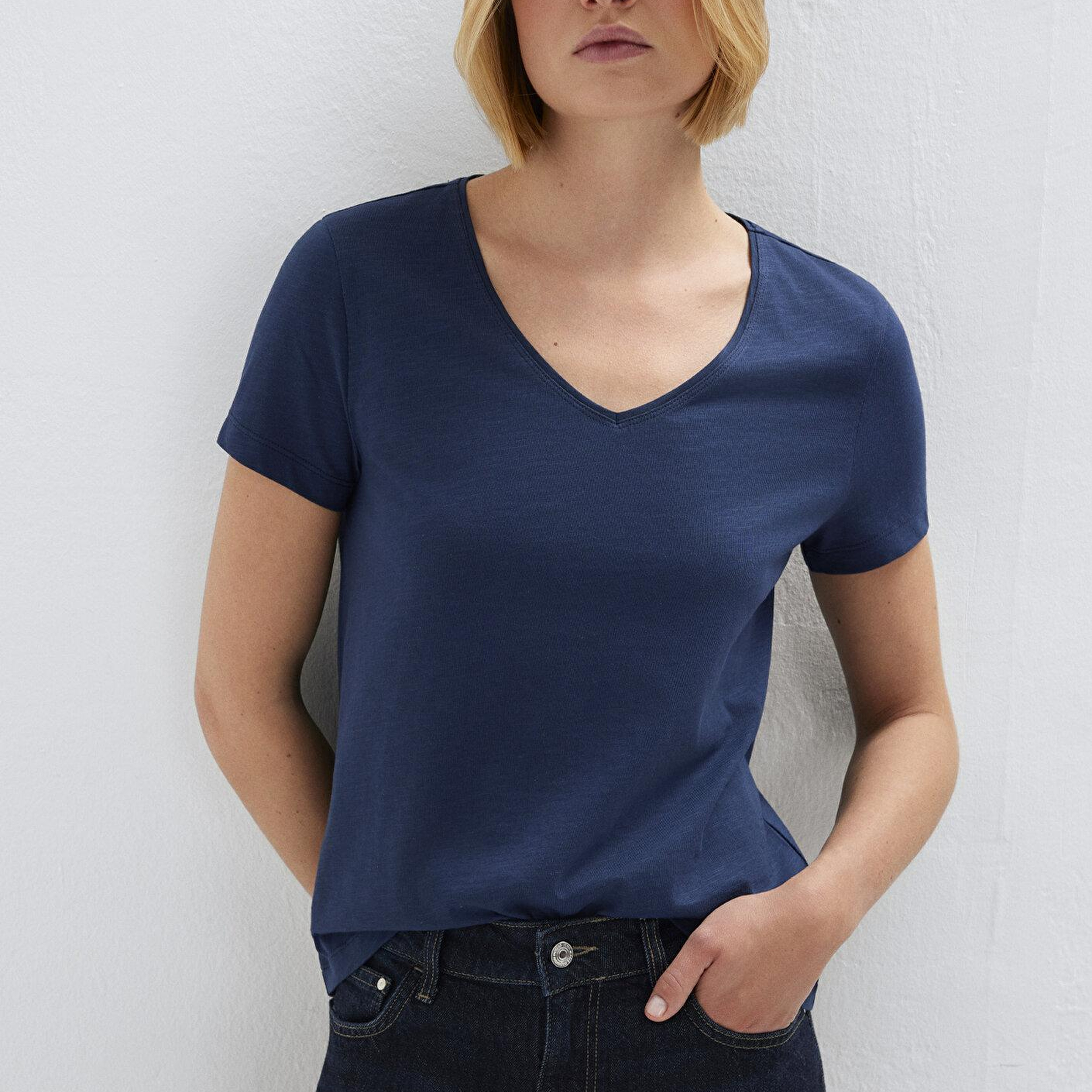 Mavi V Yaka Lacivert Basic Tişört Slim Fit / Dar Kesim 1614176-70497