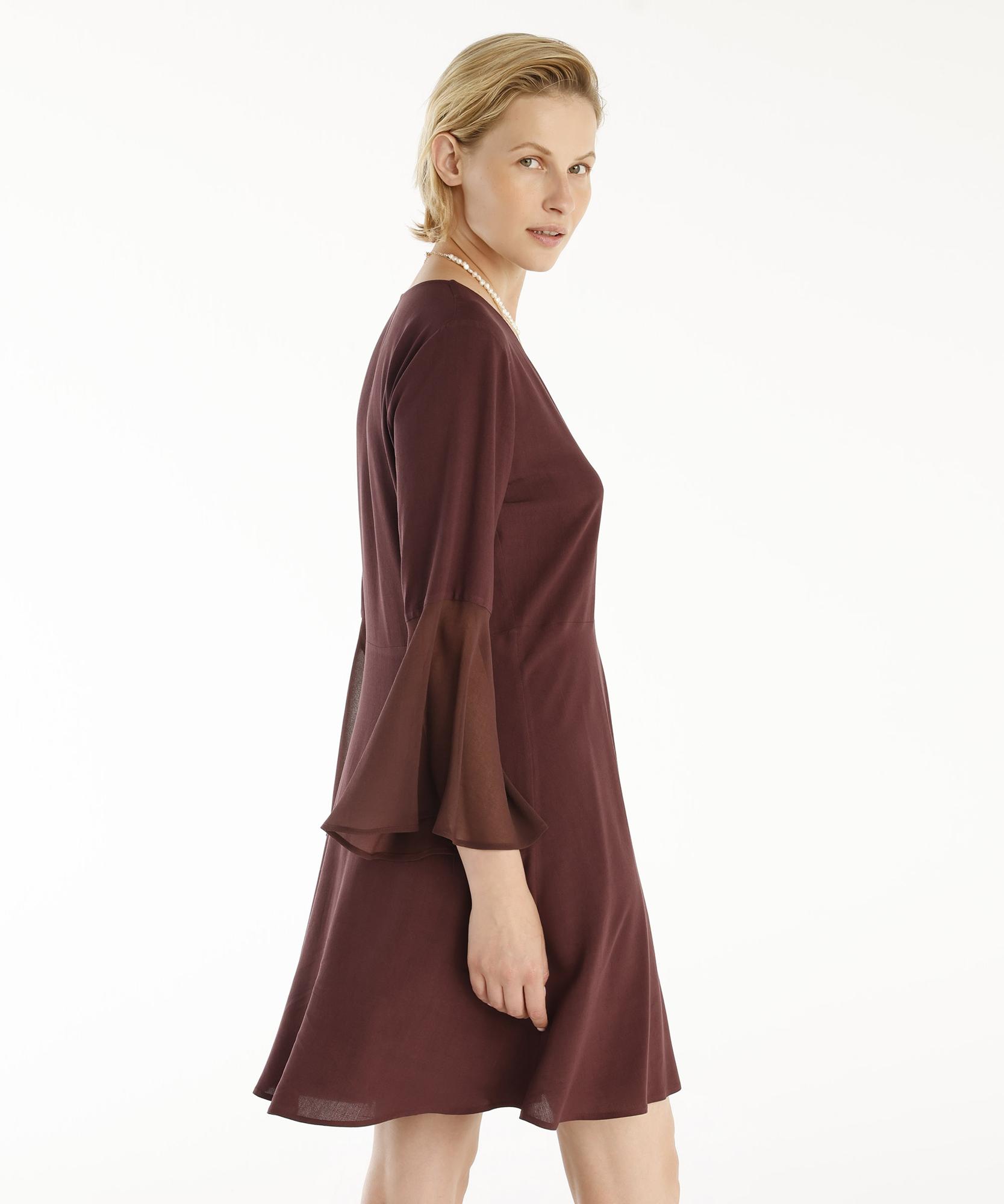 YARGICI V Yakalı Elbise