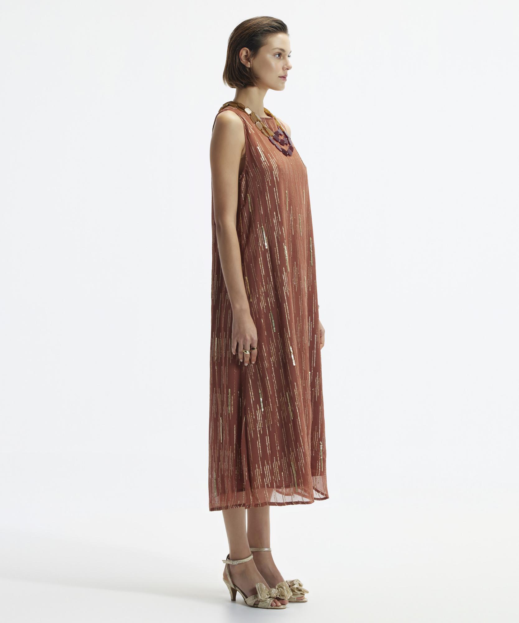 YARGICI Kolsuz Sırt Bağlama Detaylı Midi Elbise