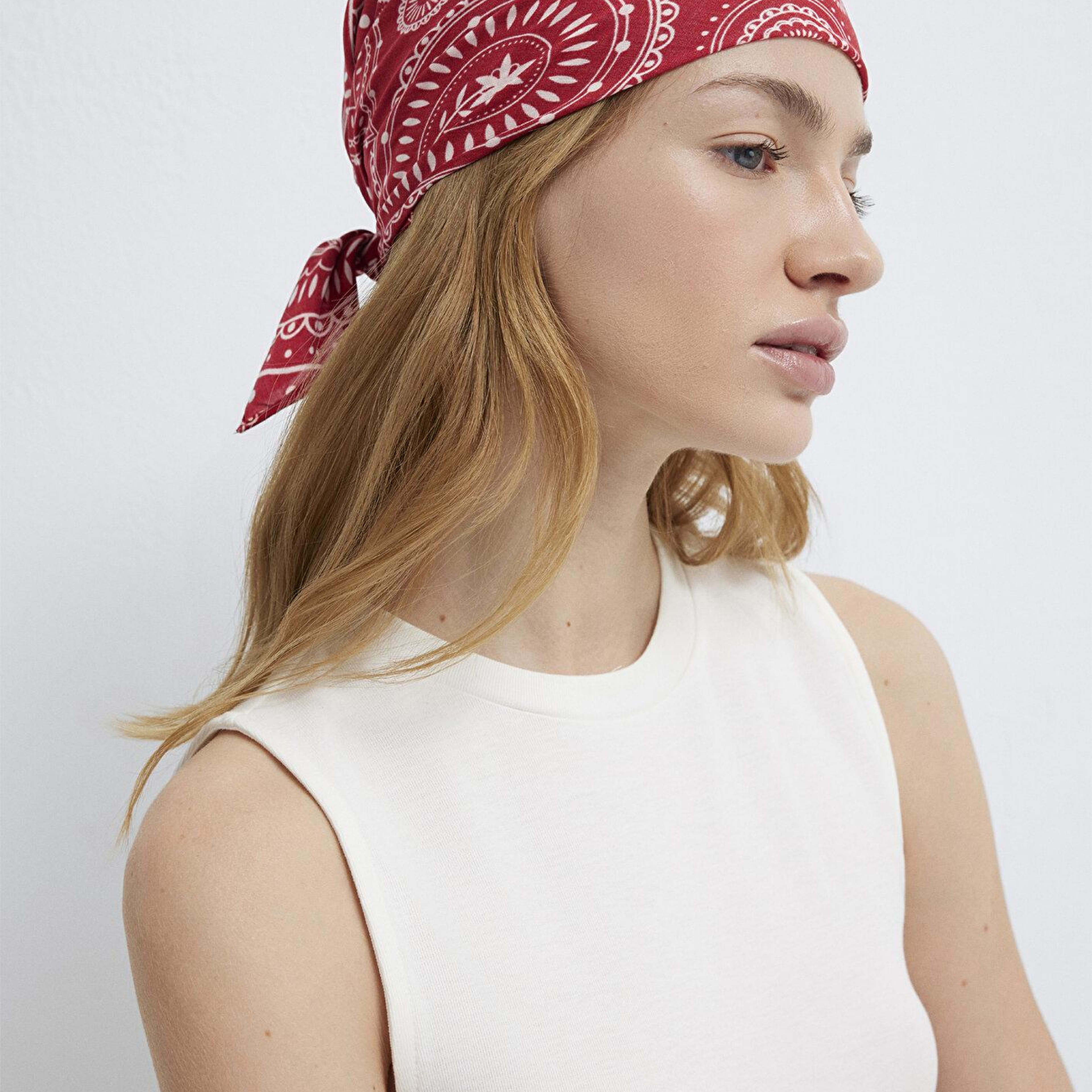 Mavi Baskılı Kırmızı Bandana 1912969-10076