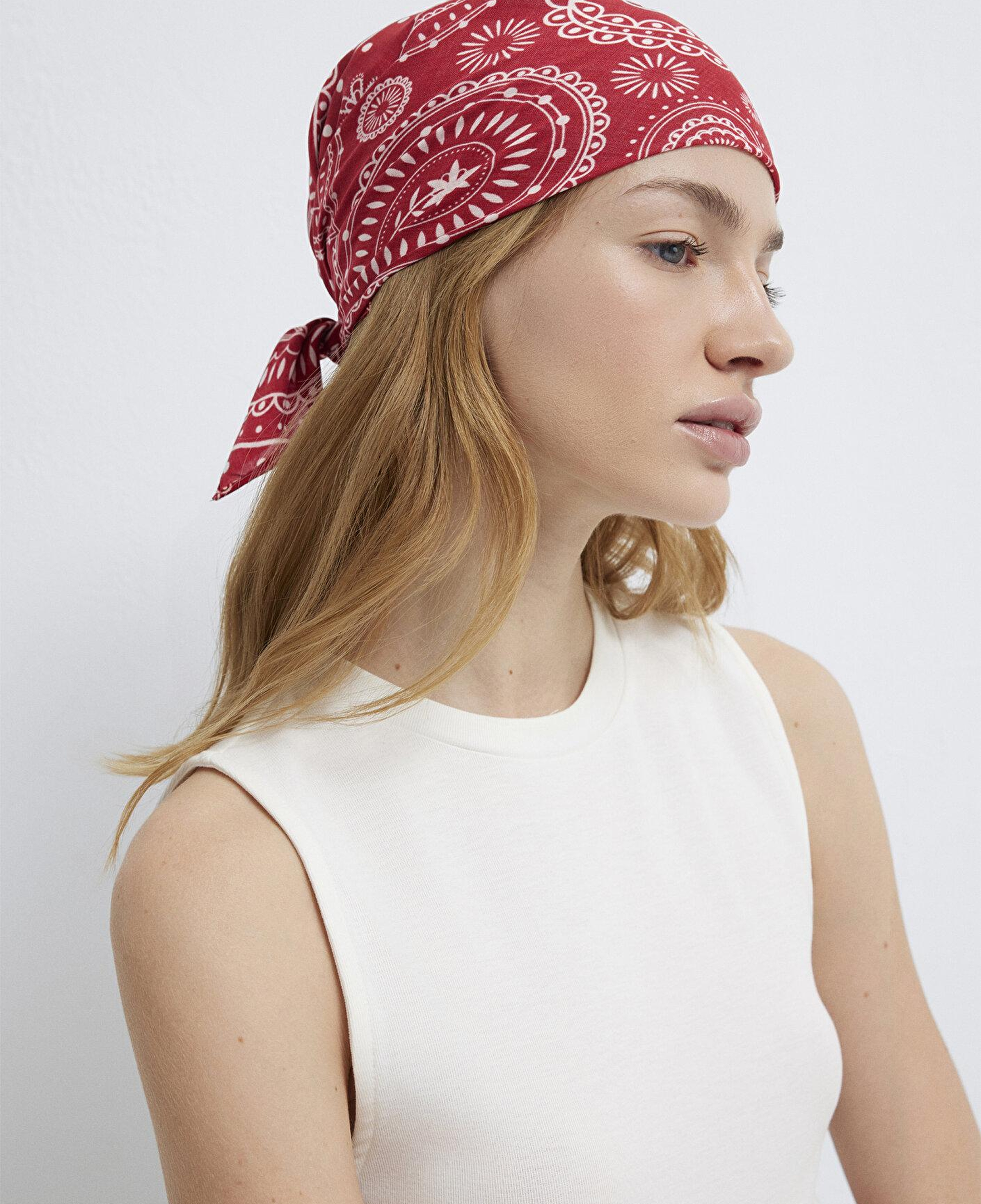 Mavi Baskılı Kırmızı Bandana 1912969-10076