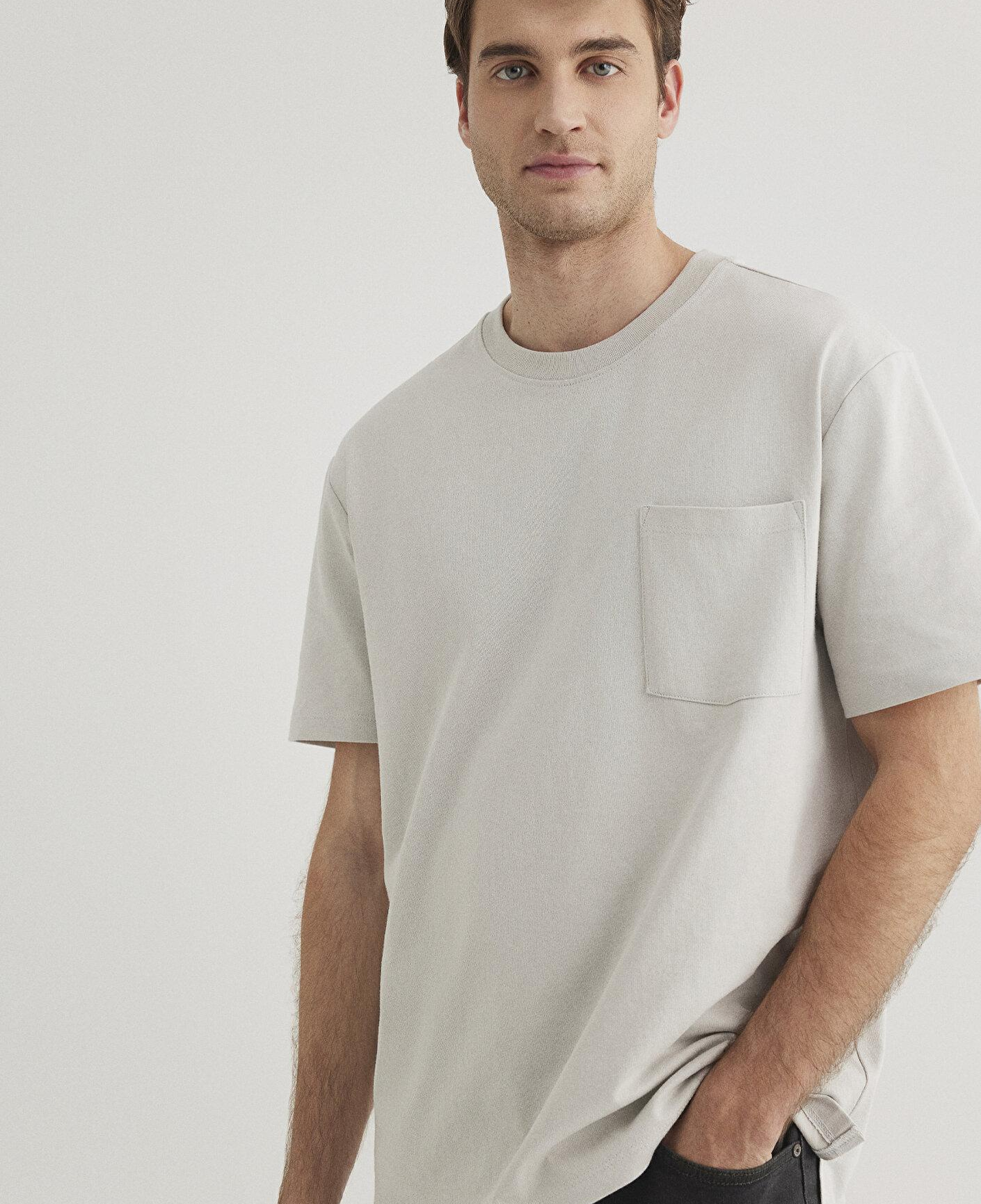 Mavi Cep Detaylı Gri Basic Tişört Loose Fit / Bol Rahat Kesim 066248-70080