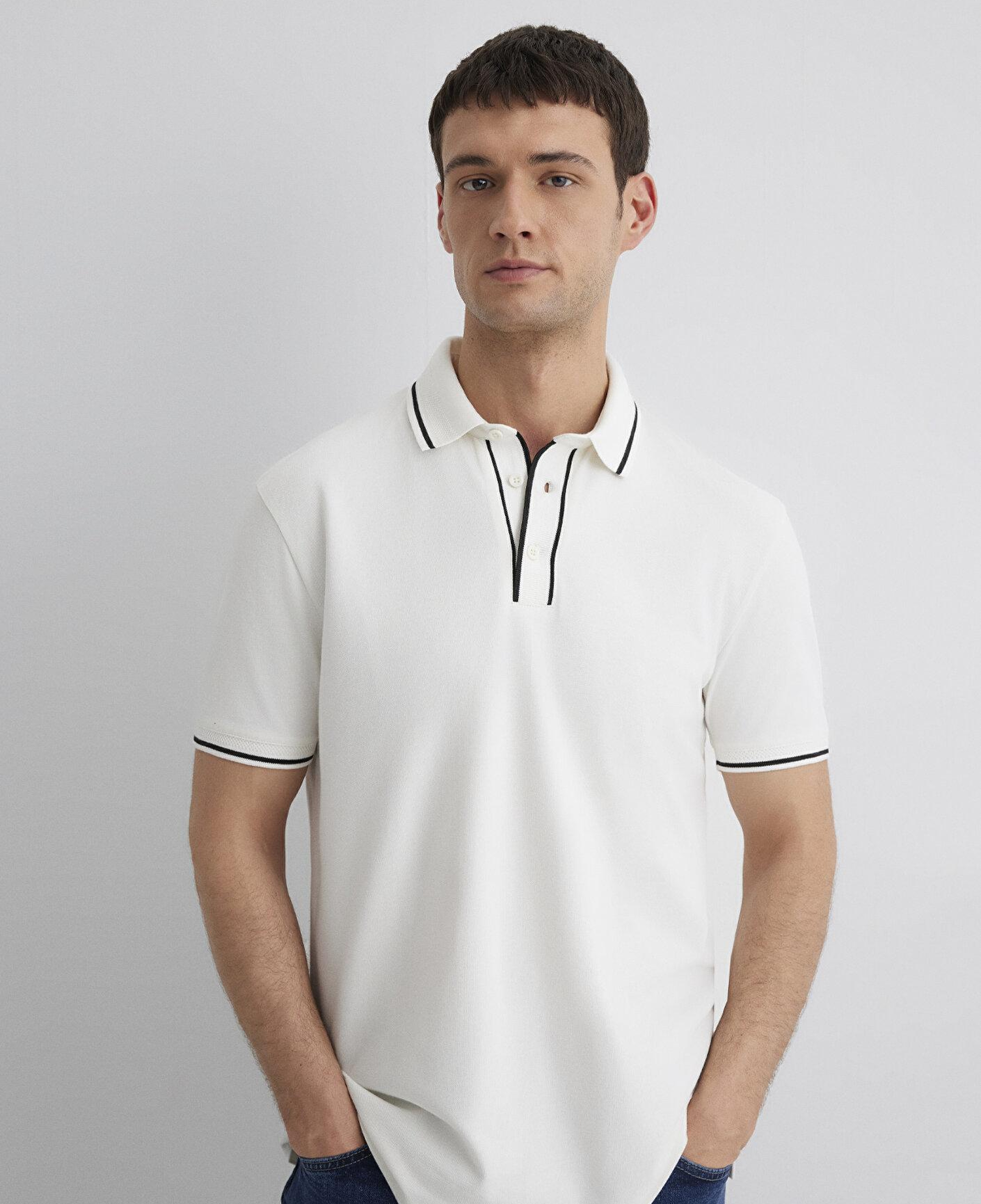 Mavi Yaka Detaylı Beyaz Polo Tişört Regular Fit / Normal Kesim 0612648-70057