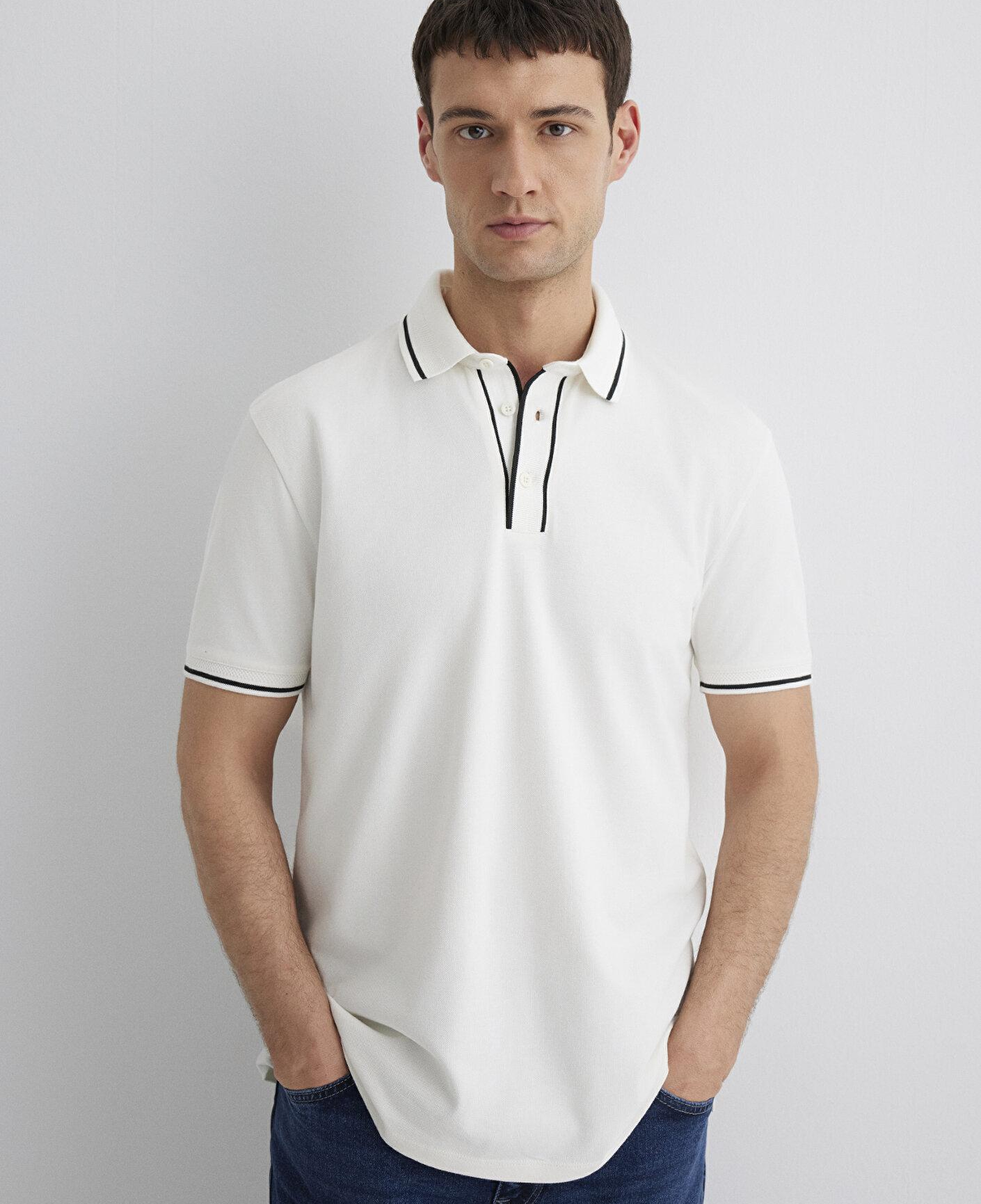 Mavi Yaka Detaylı Beyaz Polo Tişört Regular Fit / Normal Kesim 0612648-70057