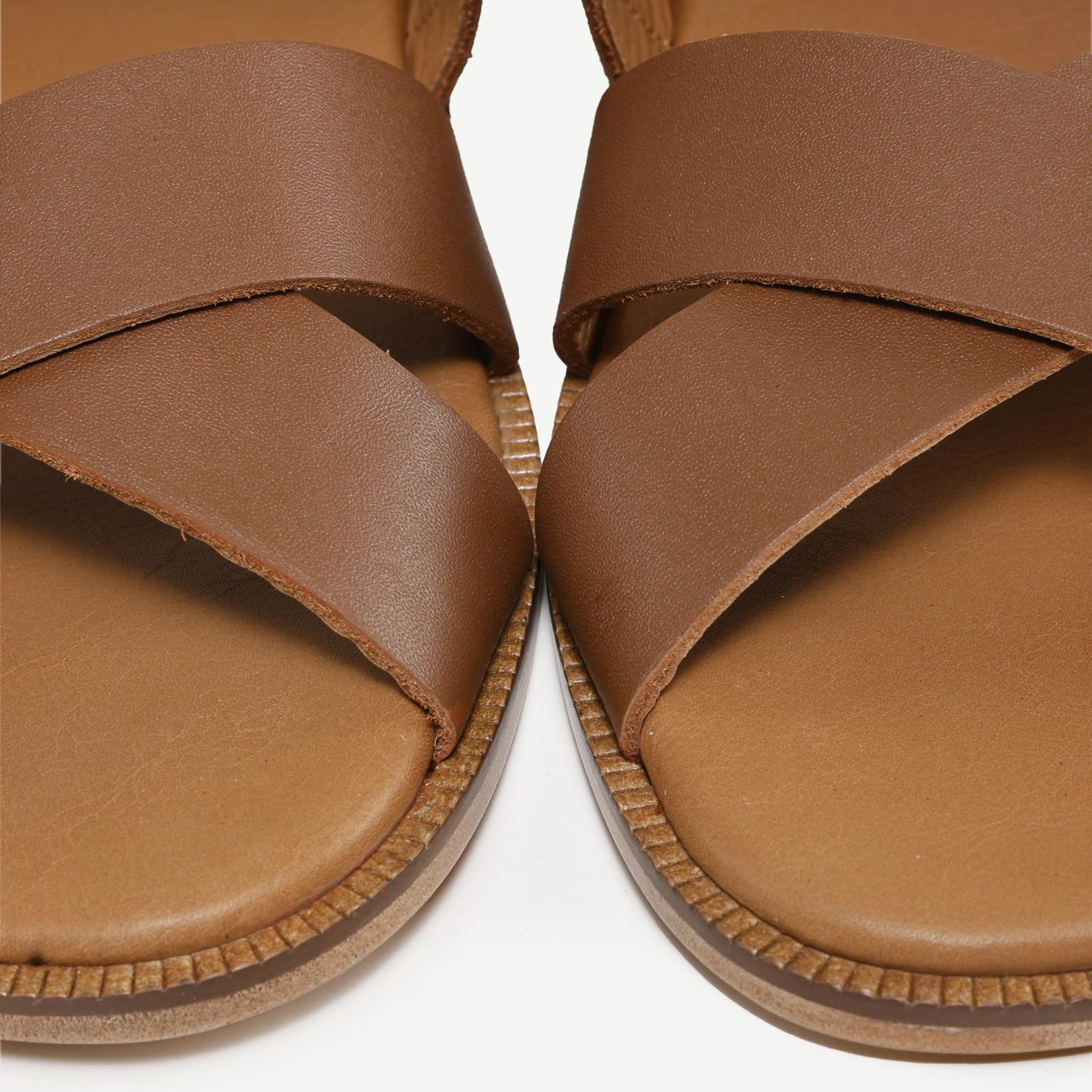 YARGICI Çapraz Deri Sandalet