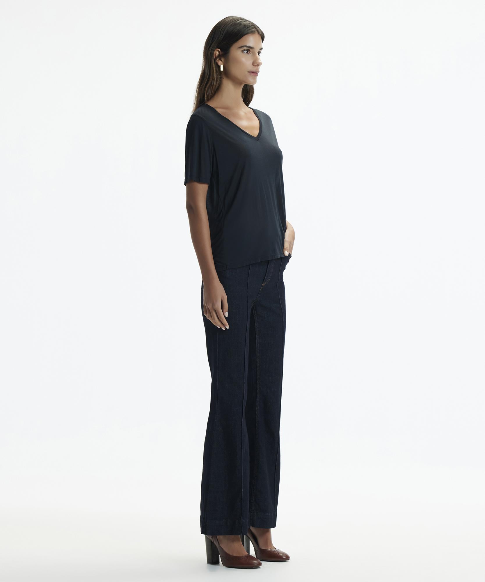 YARGICI V Yaka T-Shırt