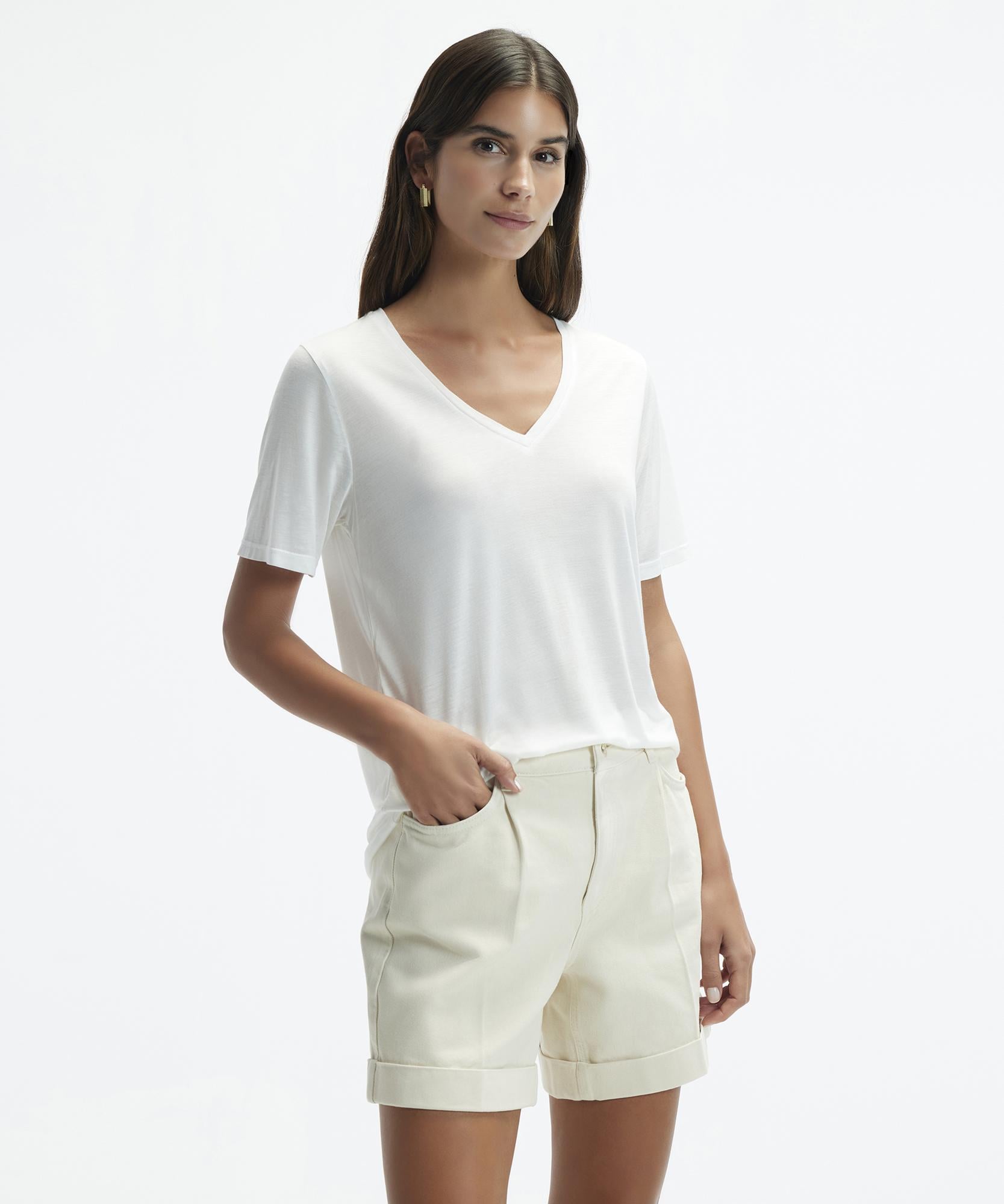 YARGICI V Yaka T-Shırt