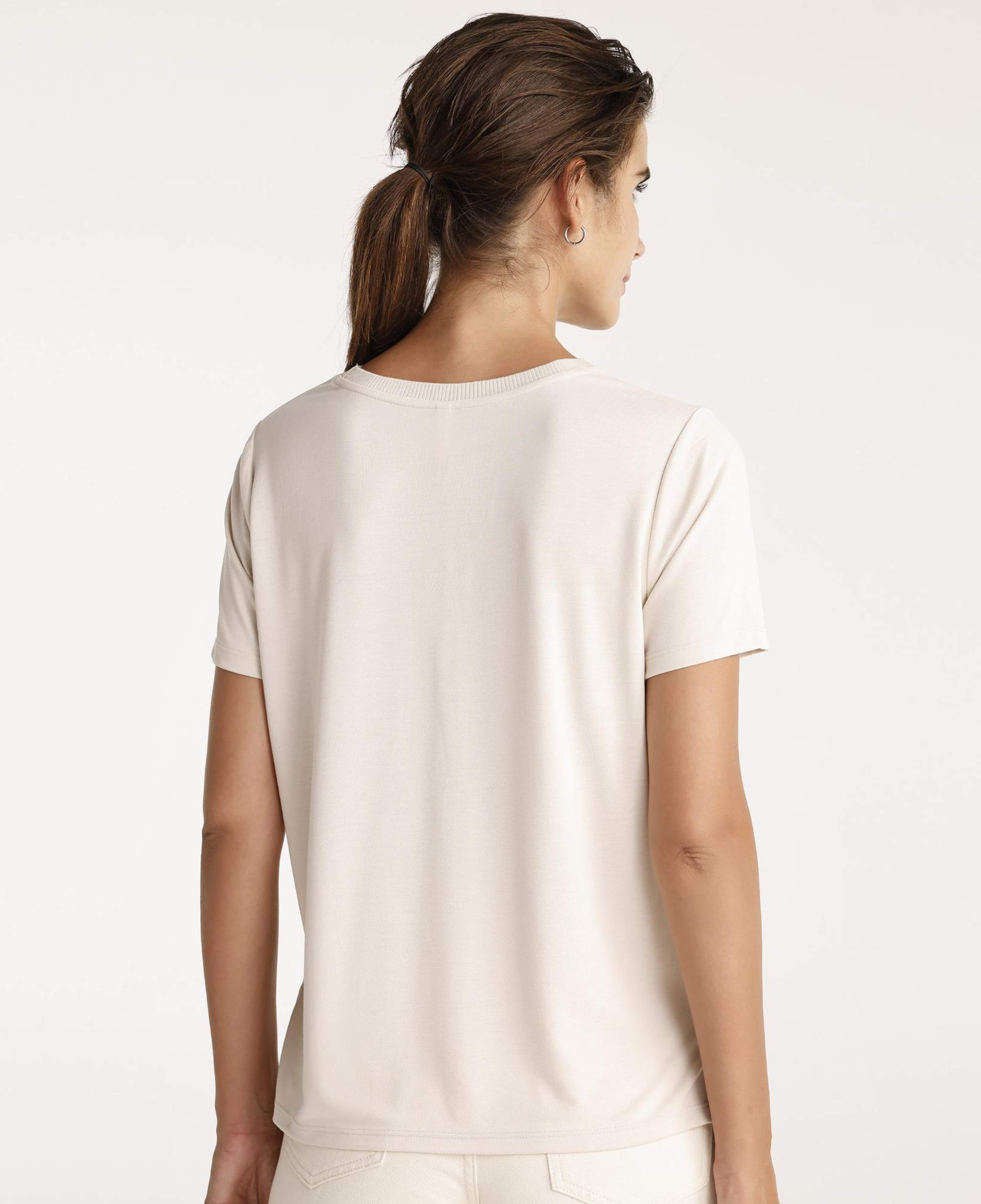 YARGICI Yaka Detaylı T-shirt