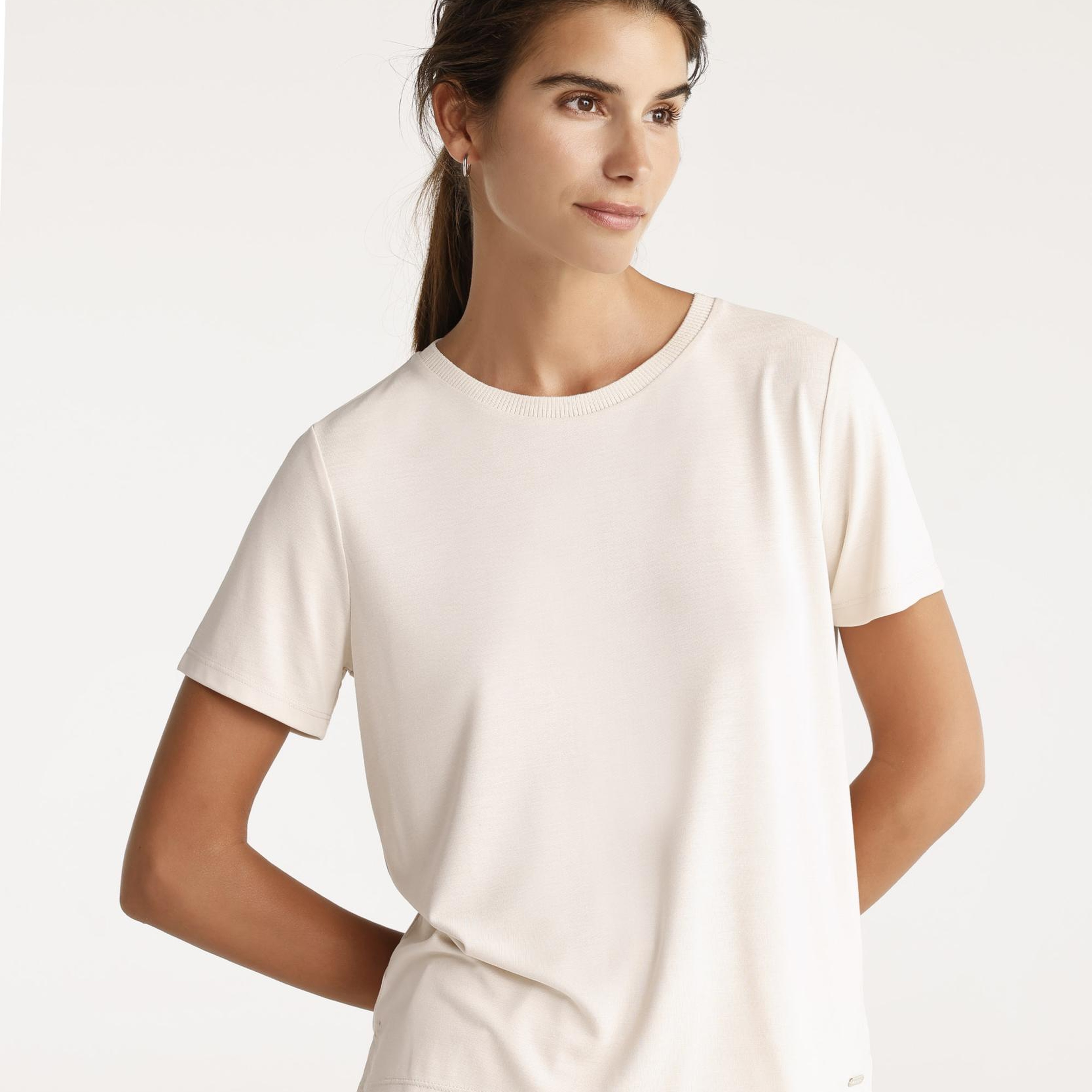 YARGICI Yaka Detaylı T-shirt