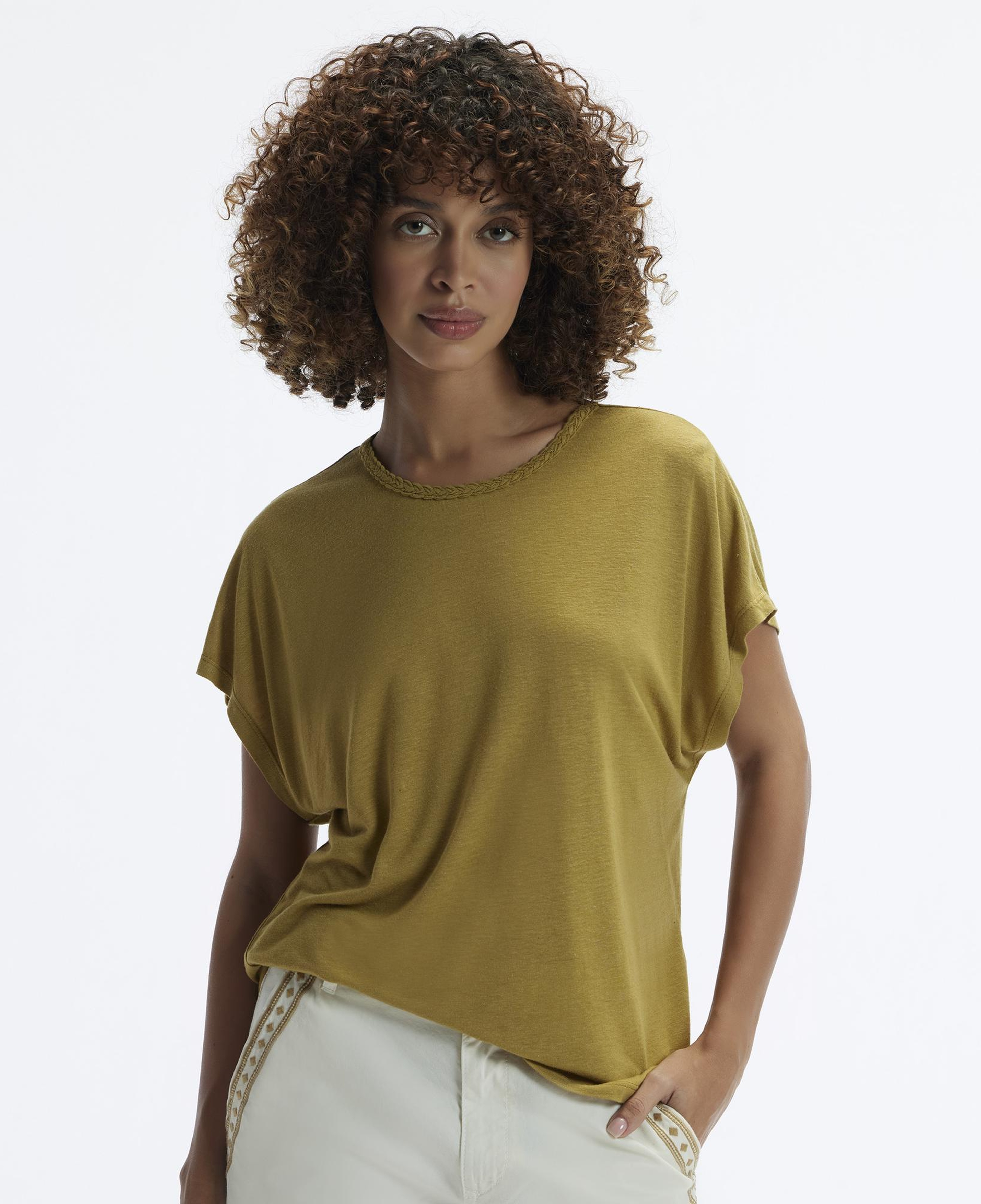 YARGICI Yaka Detaylı Kısa Kollu T-Shirt