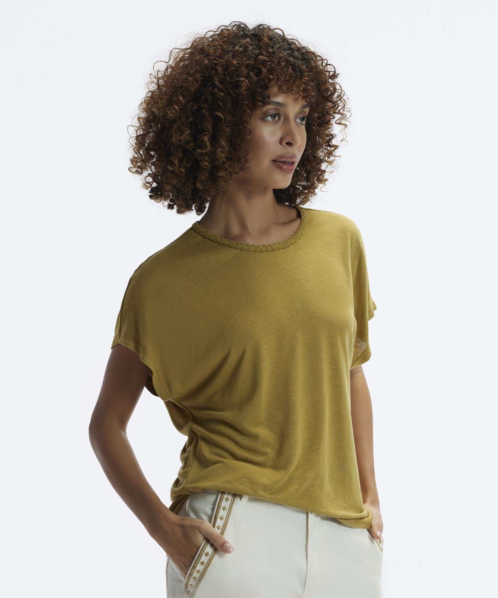 YARGICI Yaka Detaylı Kısa Kollu T-Shirt