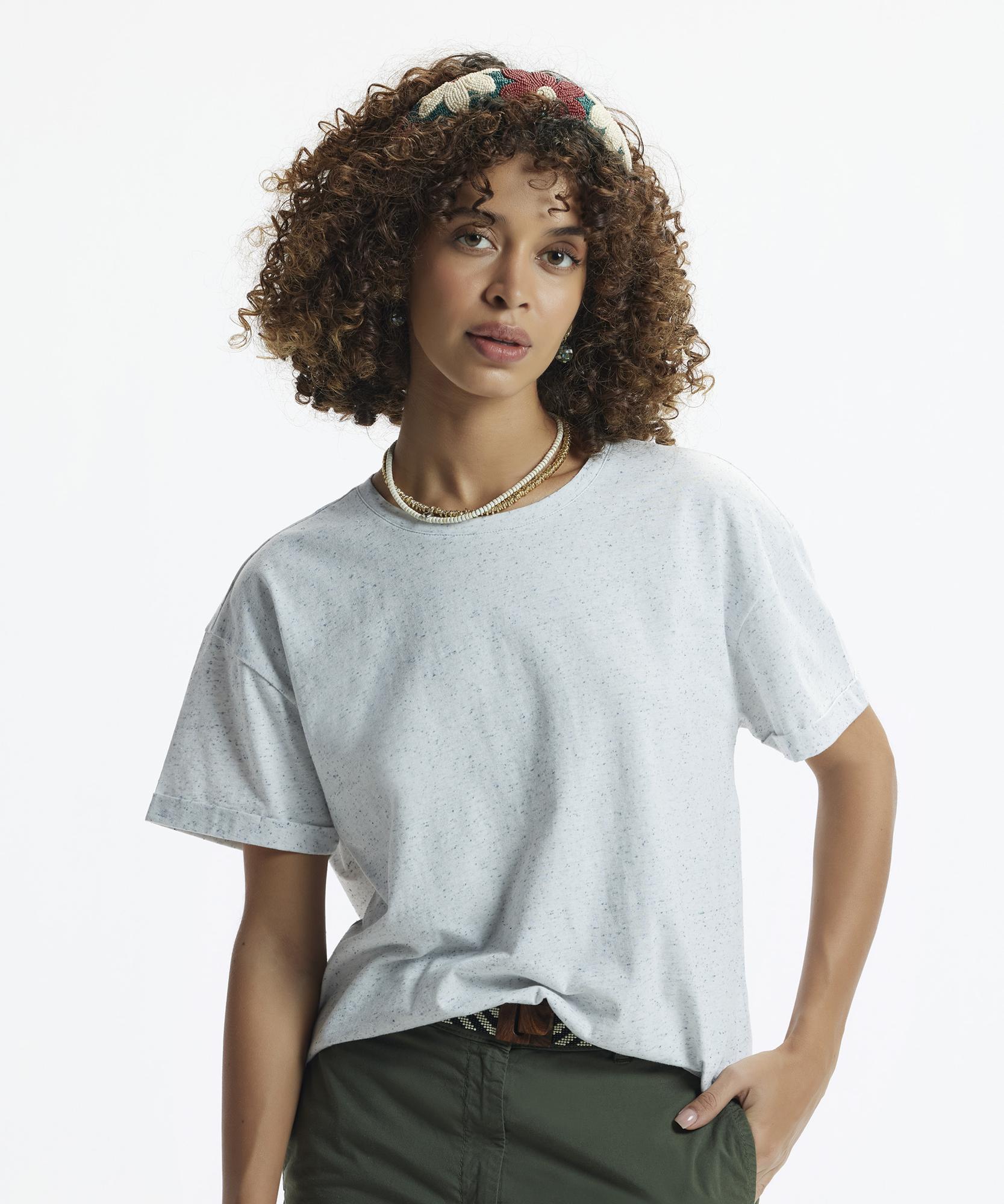 YARGICI Kolu Katlamalı Kısa Kollu T-Shirt