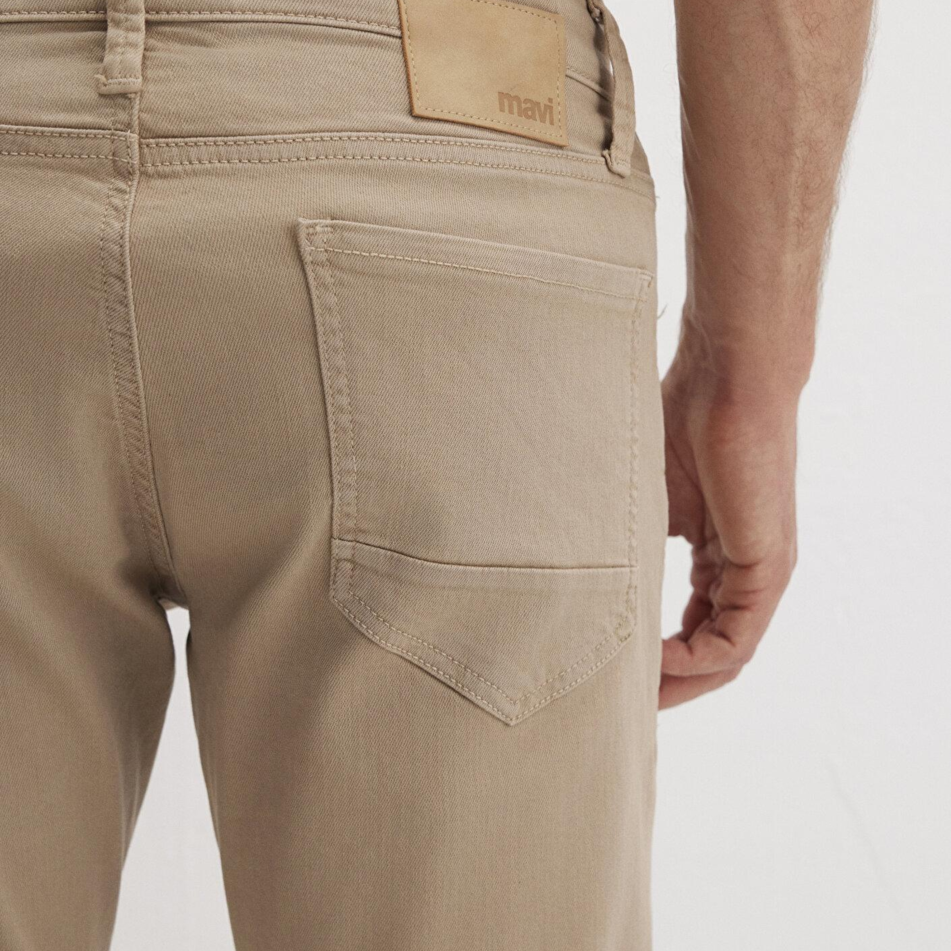 Mavi Hunter Koyu Bej Comfort Gabardin Pantolon 0020232492