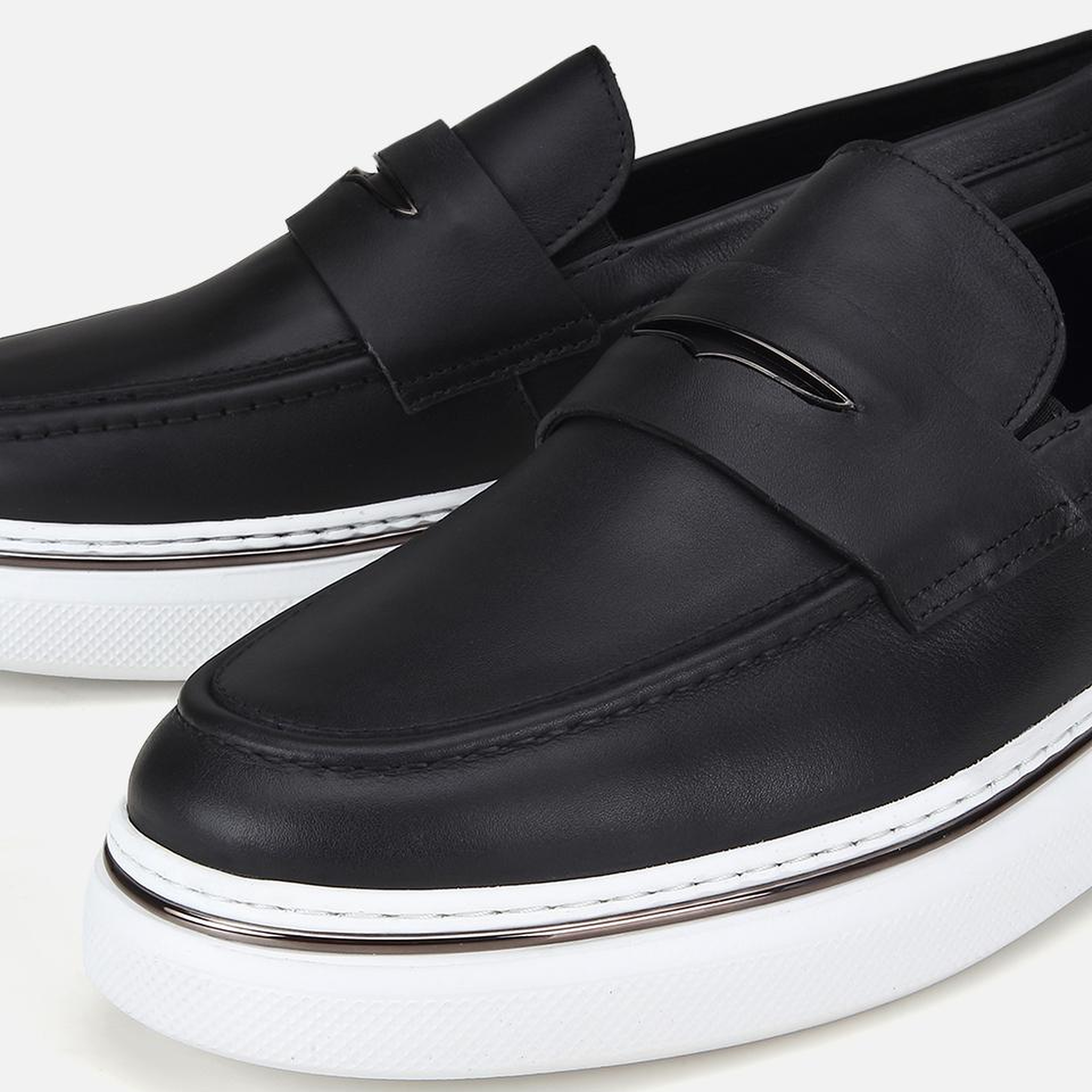 Erkek Deri Siyah Metal Toka Detaylı Günlük Loafer