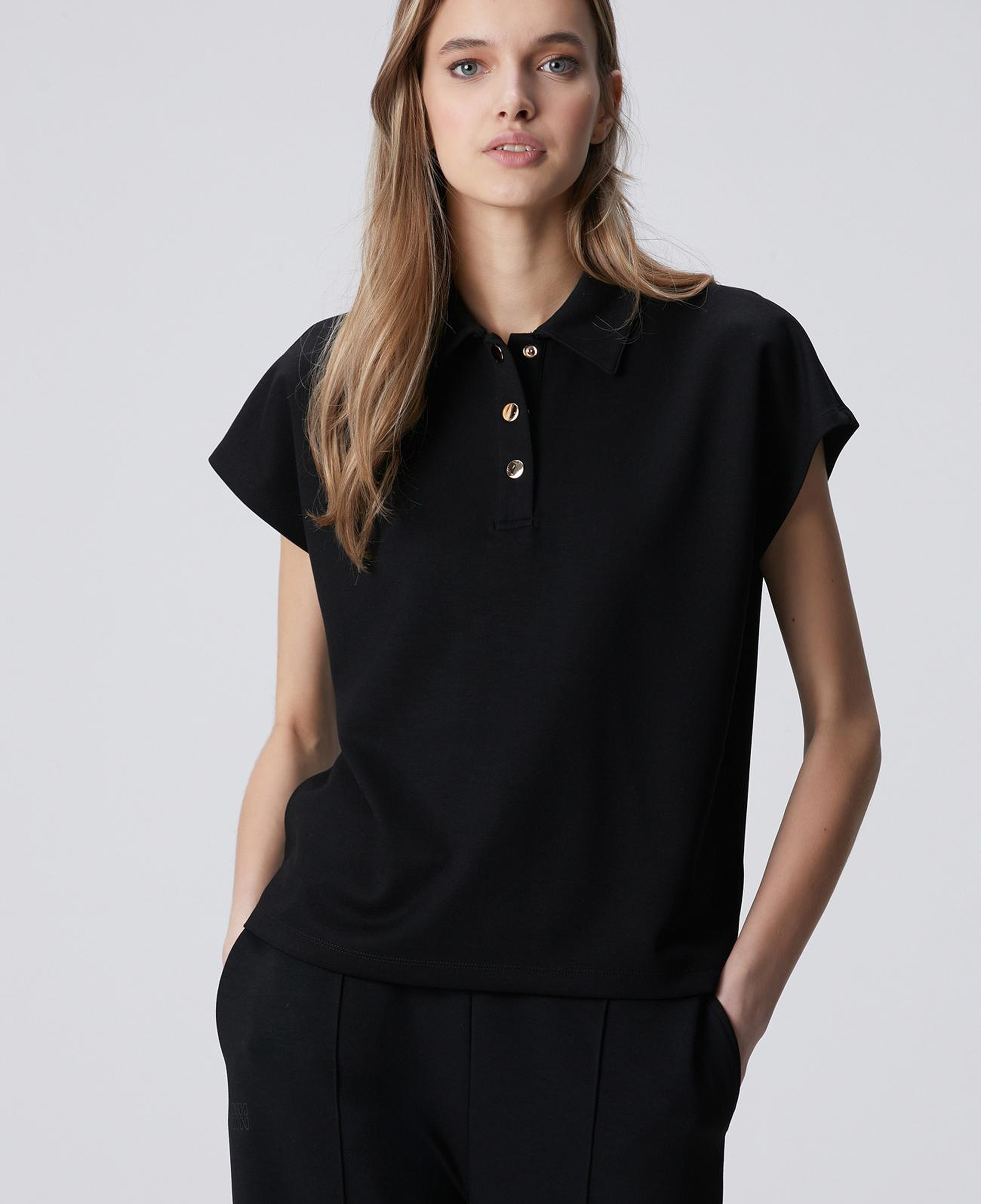 Network Kadın Siyah Polo Yaka Çıtçıt Detaylı Kısa Kol Sweatshirt
