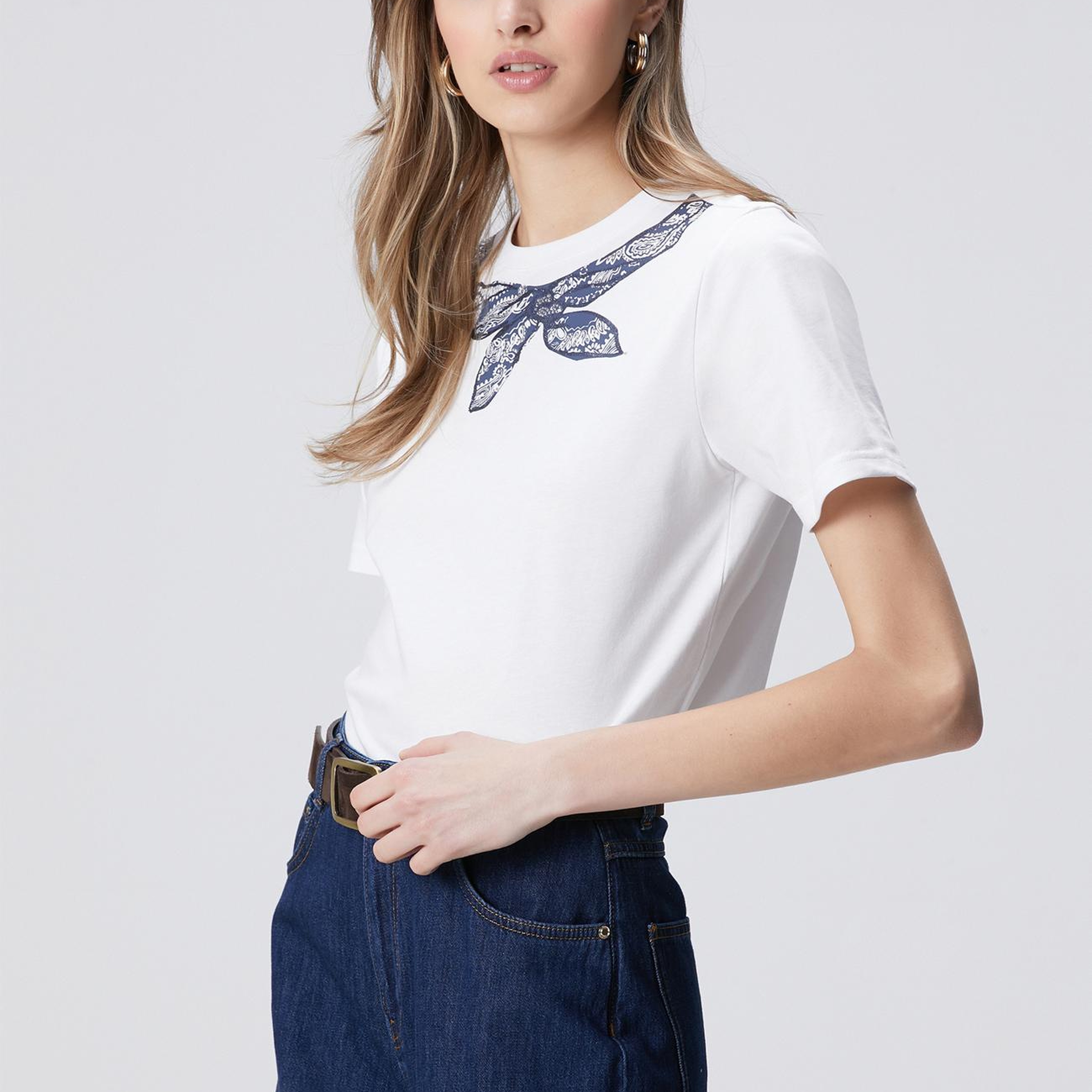 Network Kadın Beyaz Yaka Şal Desen Baskılı T-shirt