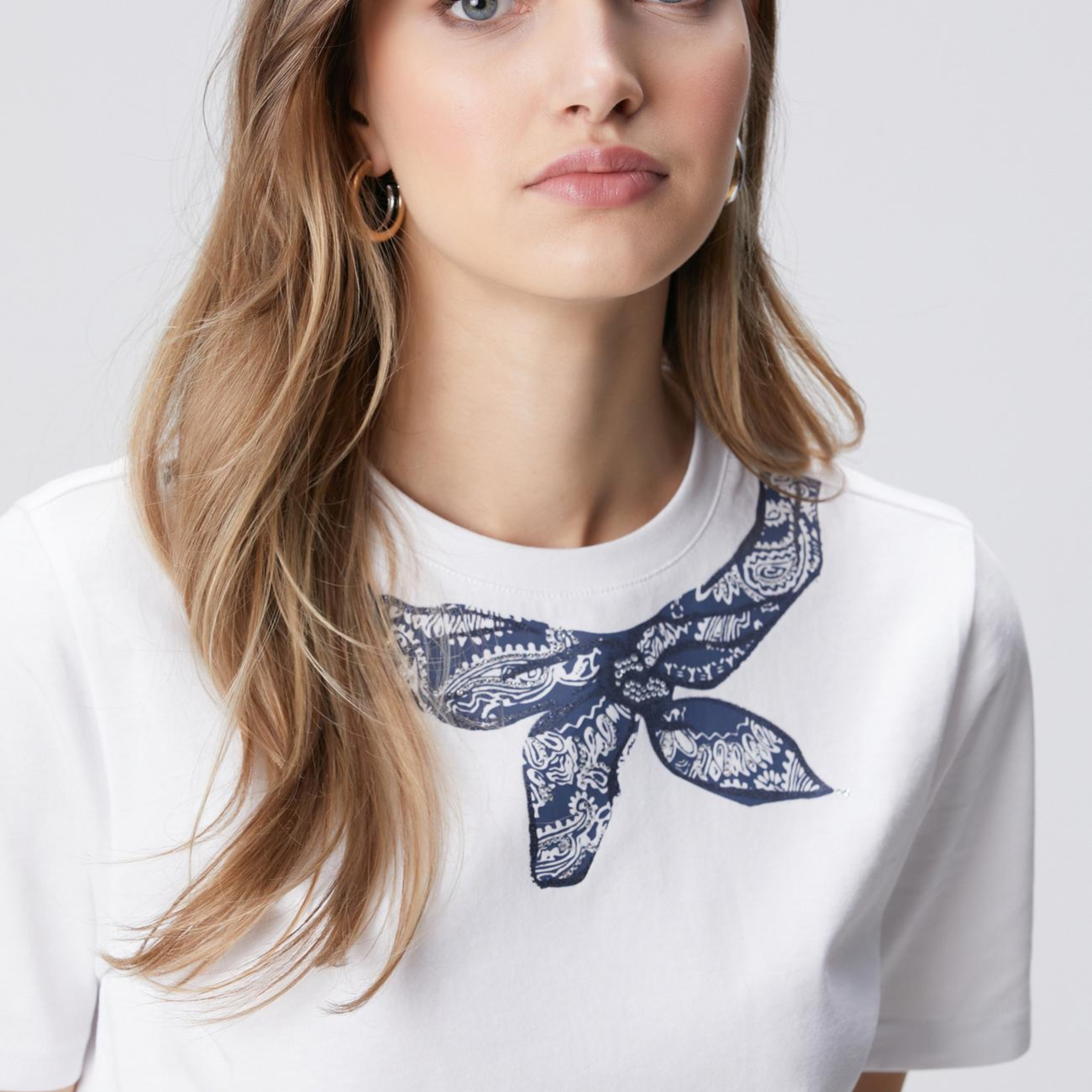 Network Kadın Beyaz Yaka Şal Desen Baskılı T-shirt