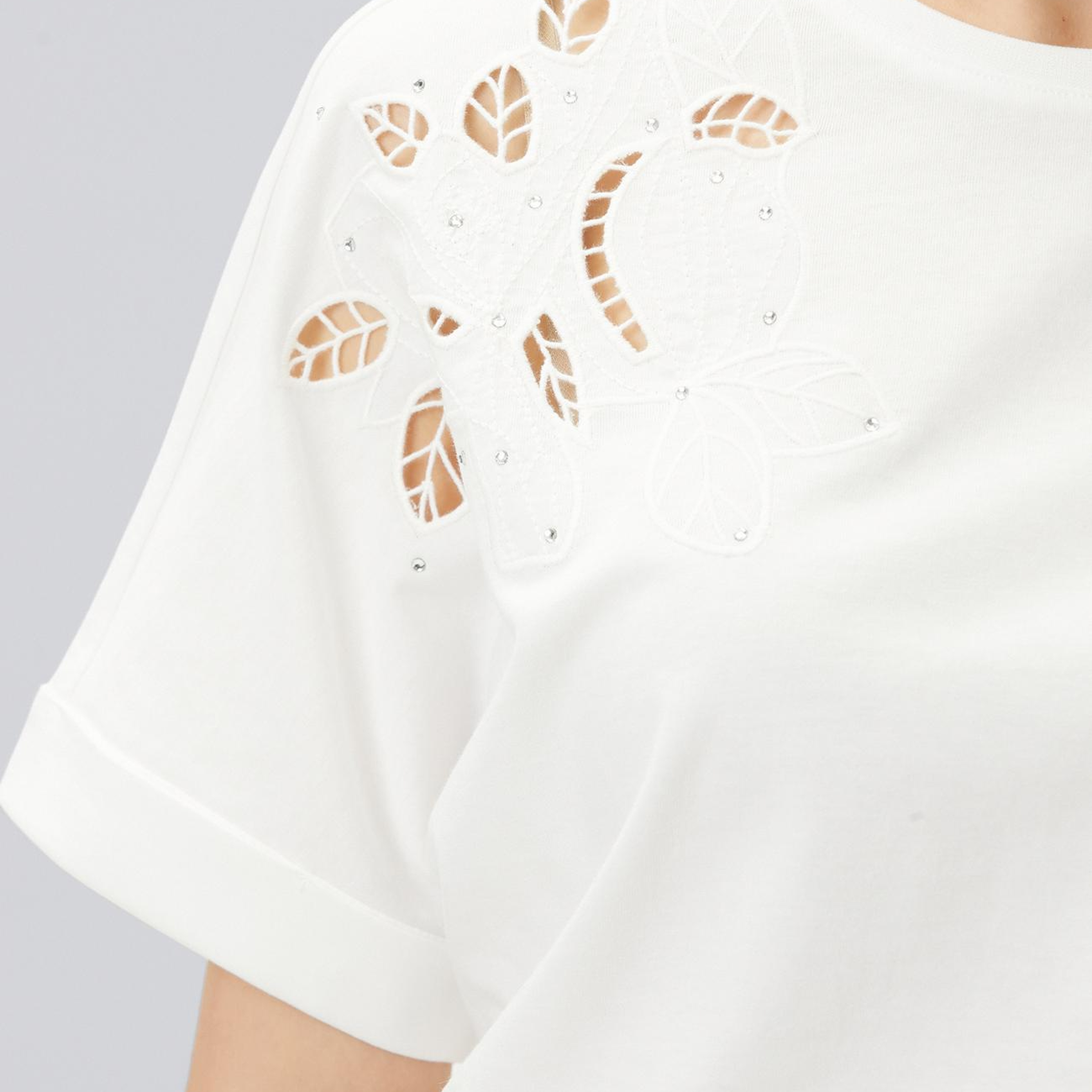 Network Kadın Kırık Beyaz Düşük Omuz Omzu Brode Detaylı T-shirt